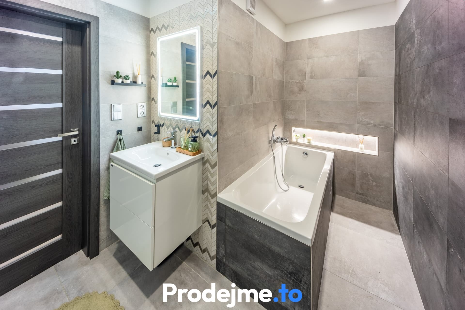 Prodej bytu 3+1, 75 m2 - Znojmo