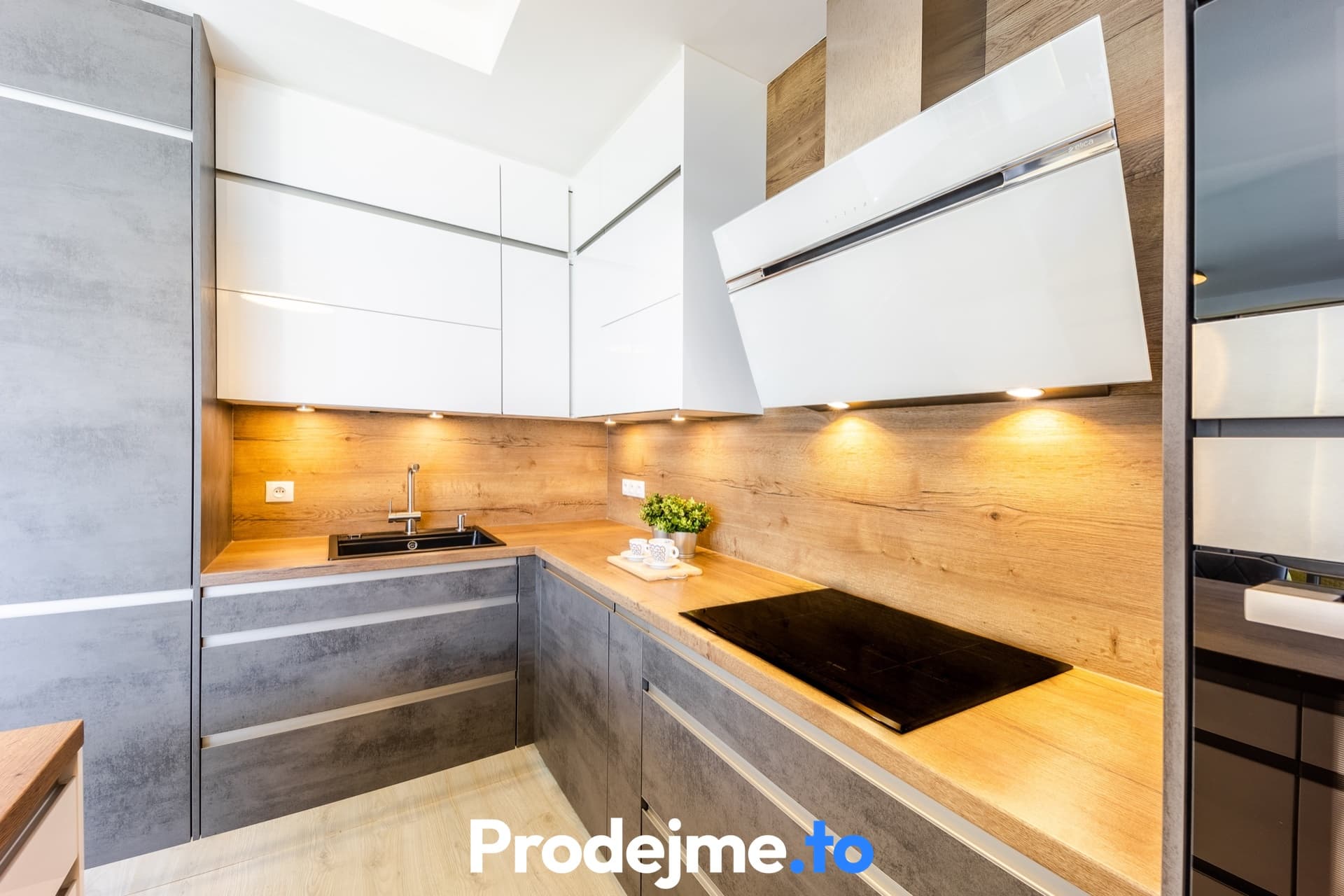 Prodej bytu 3+kk, 97 m² - Hlučkova, Praha