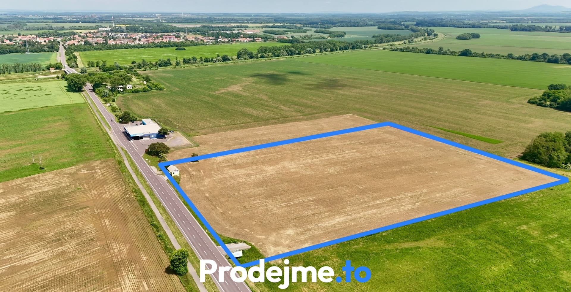 Prodej komerčního pozemku 35 000 m² - Hevlín