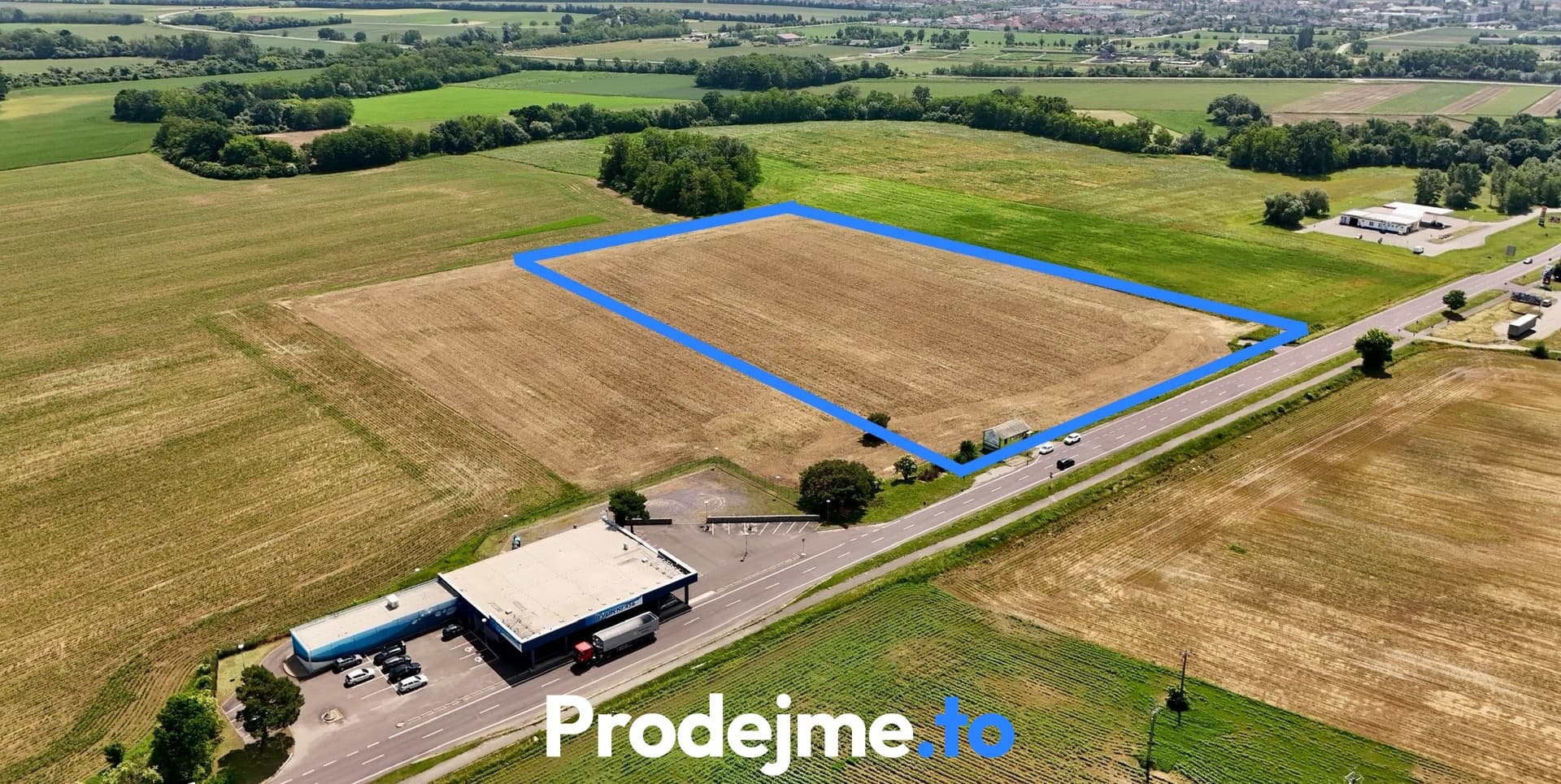 Prodej komerčního pozemku 35 000 m² - Hevlín