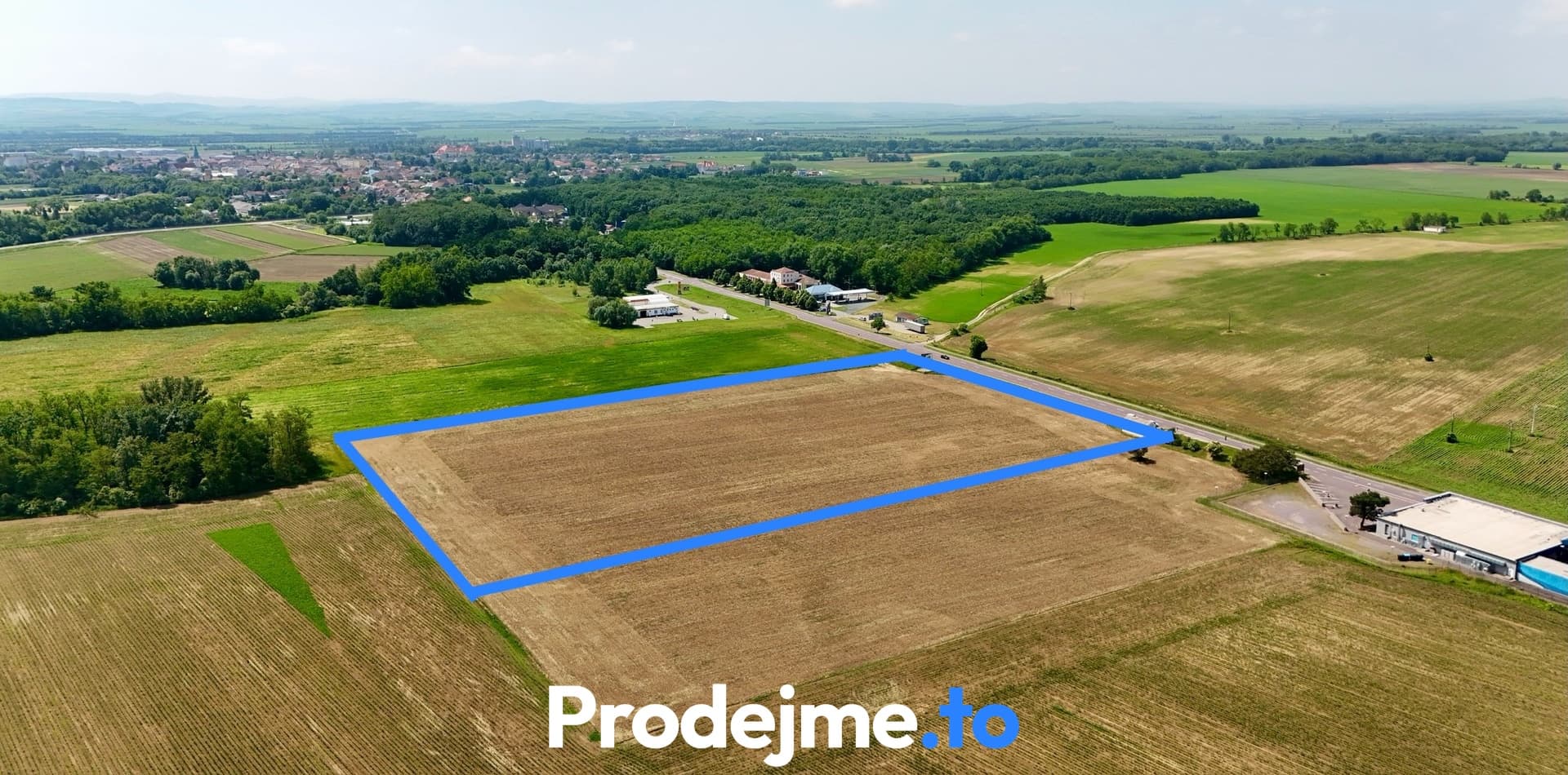 Prodej komerčního pozemku 35 000 m² - Hevlín