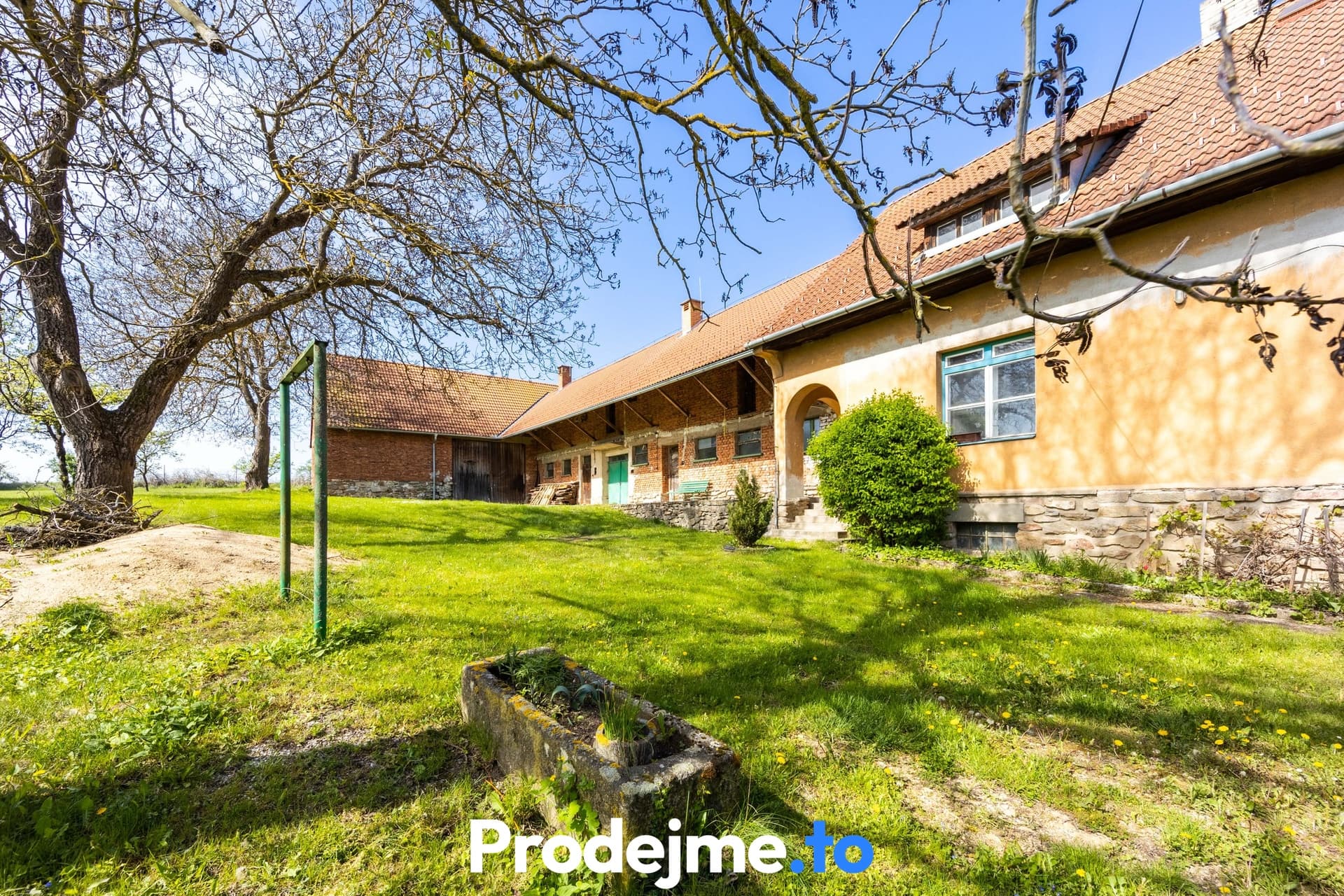 Prodej rodinného domu s prostory k podnikání, 660 m2 - Chvalatice