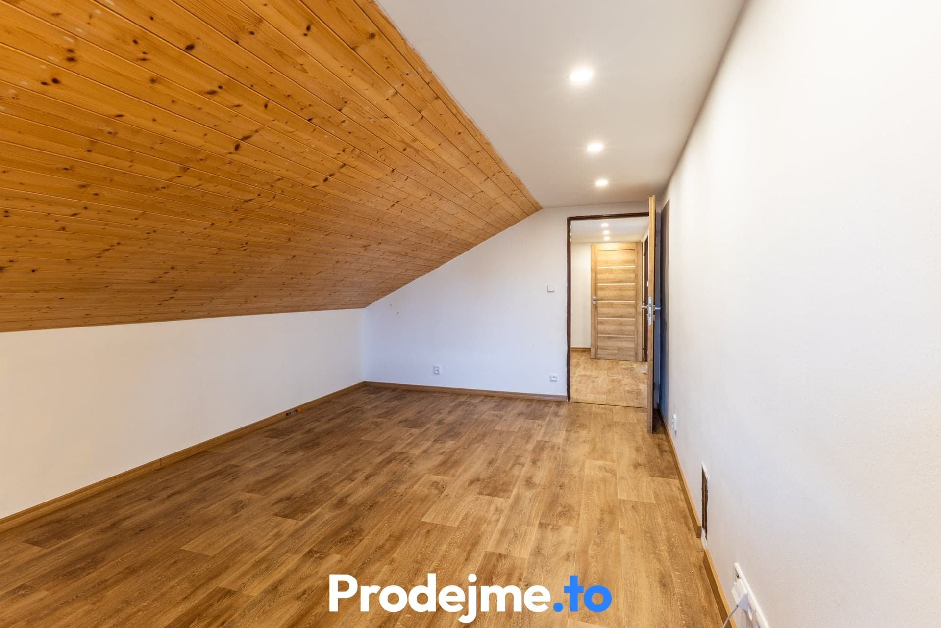 Prodej rodinného domu 6+2,182 m² - Suchohrdly