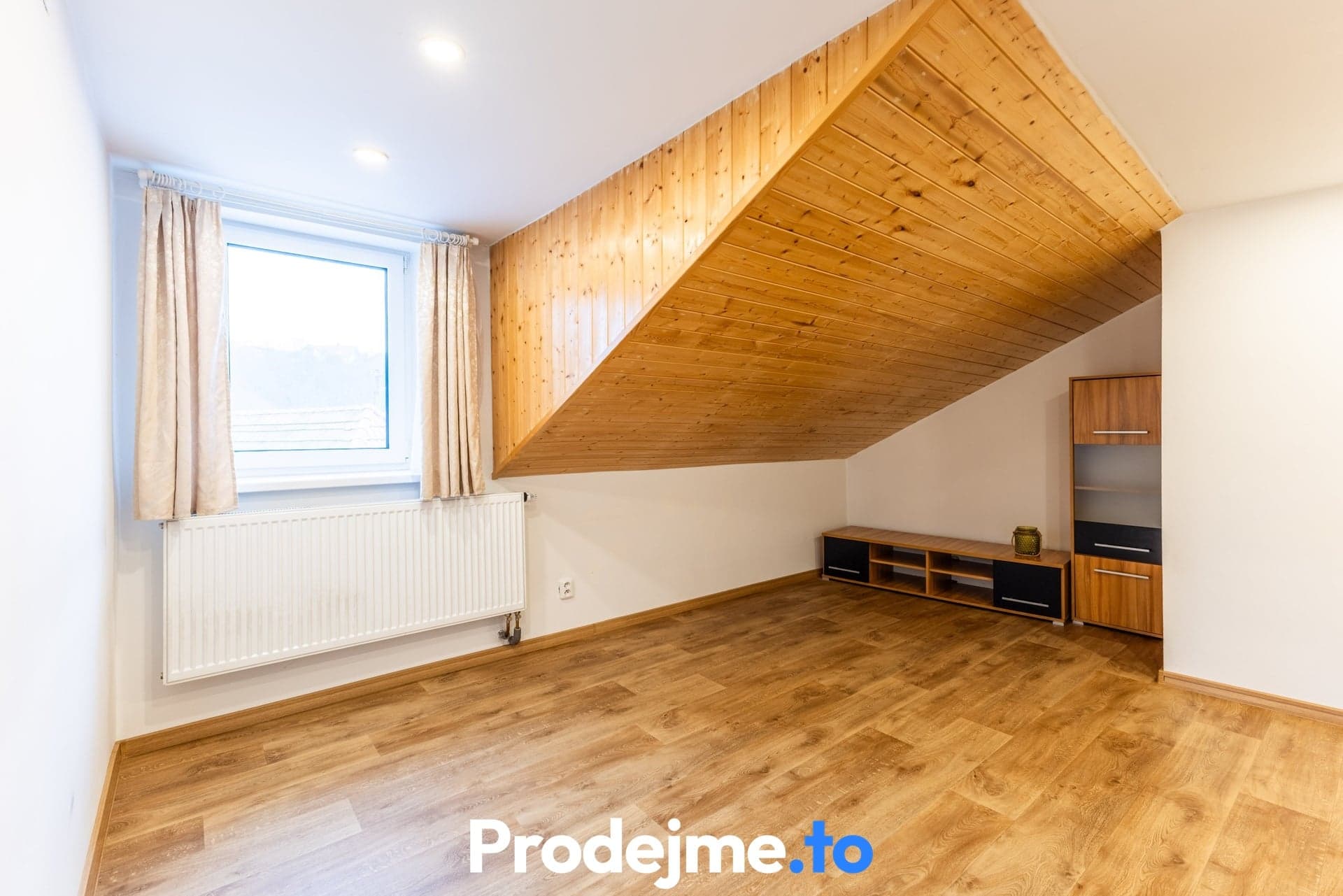 Prodej rodinného domu 6+2,182 m² - Suchohrdly