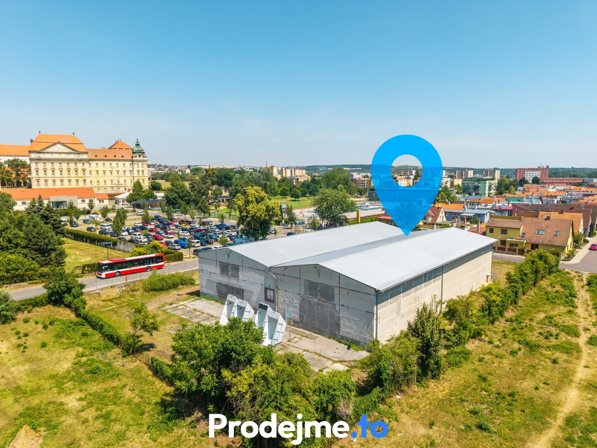 Prodej komerčního pozemku 3 383 m² - Znojmo