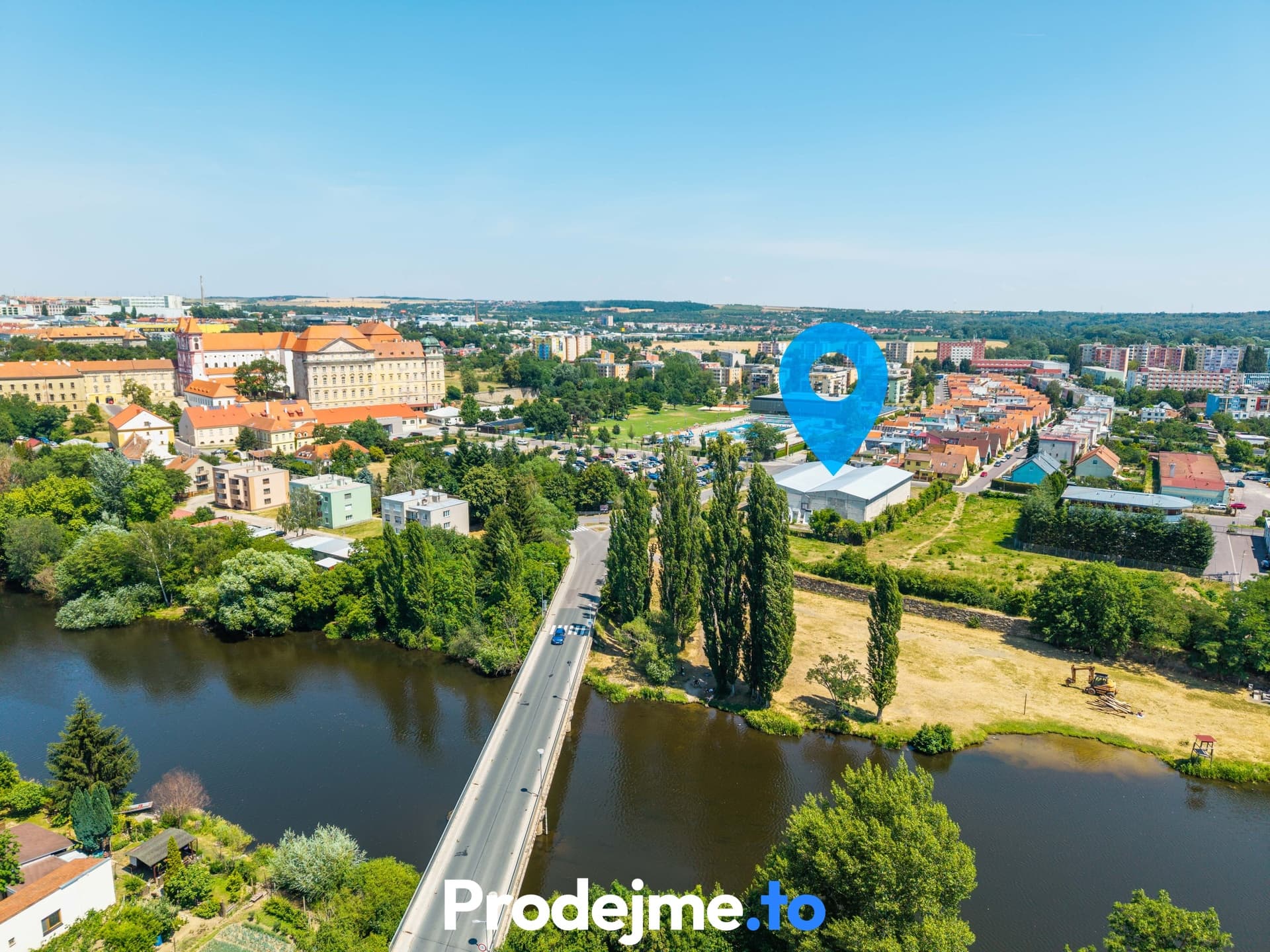 Prodej komerčního pozemku 3 383 m² - Znojmo