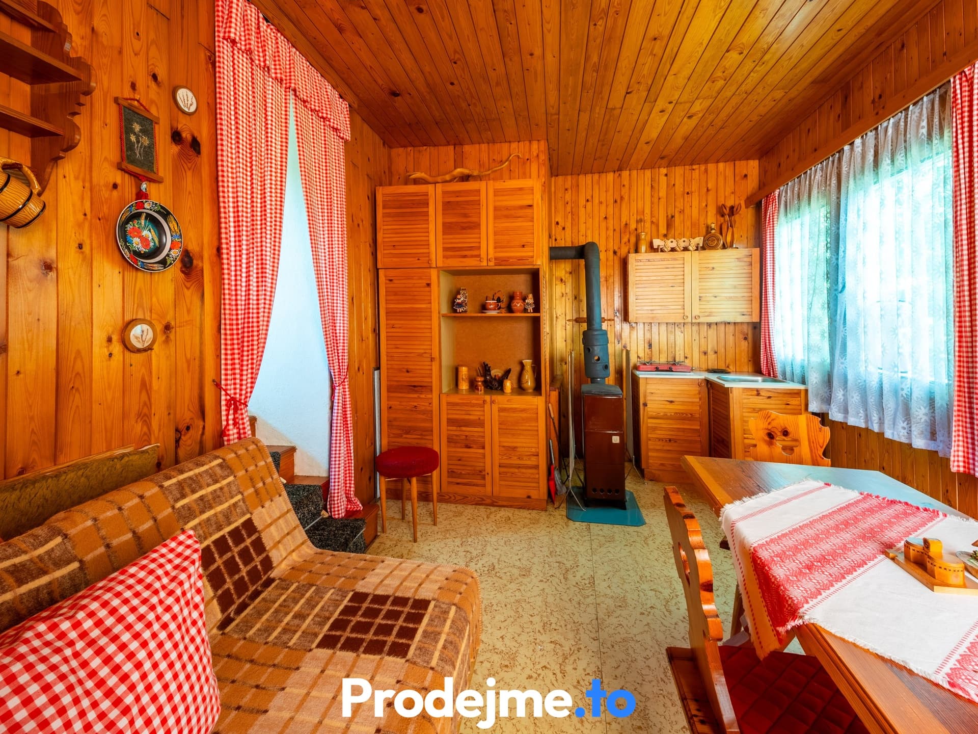 Prodej pozemku se včelínem, 1289m2 - Mikulovice u Znojma