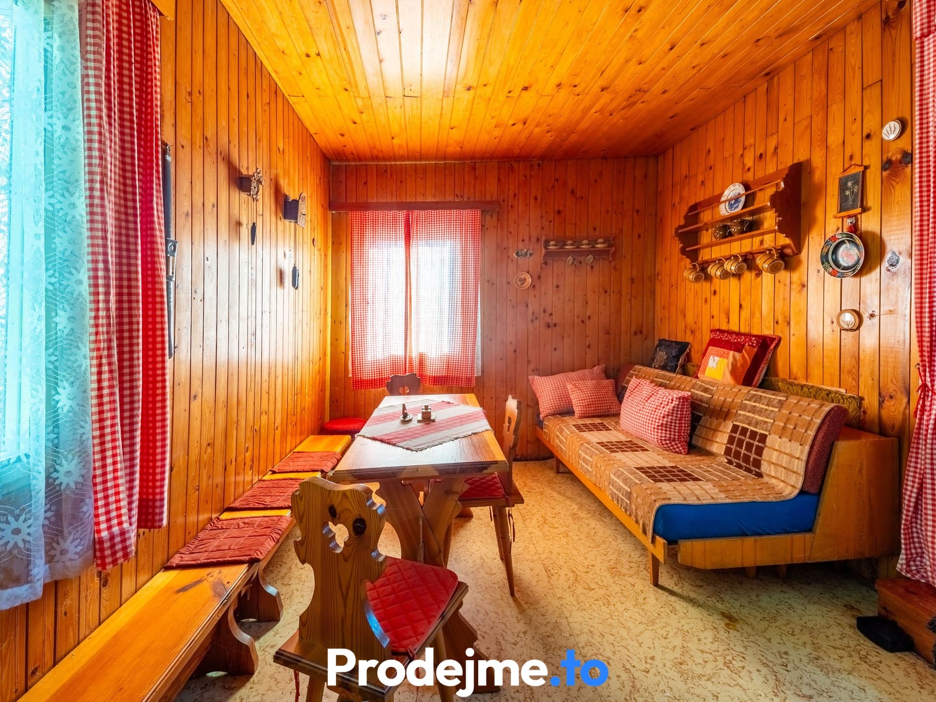 Prodej pozemku se včelínem, 1289m2 - Mikulovice u Znojma