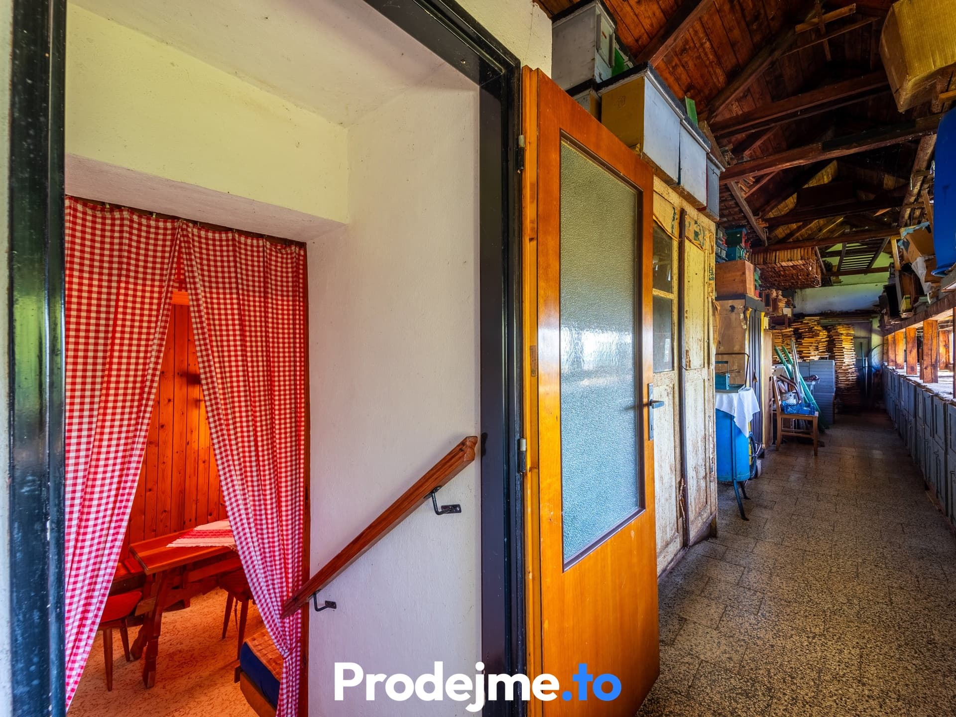 Prodej pozemku se včelínem, 1289m2 - Mikulovice u Znojma