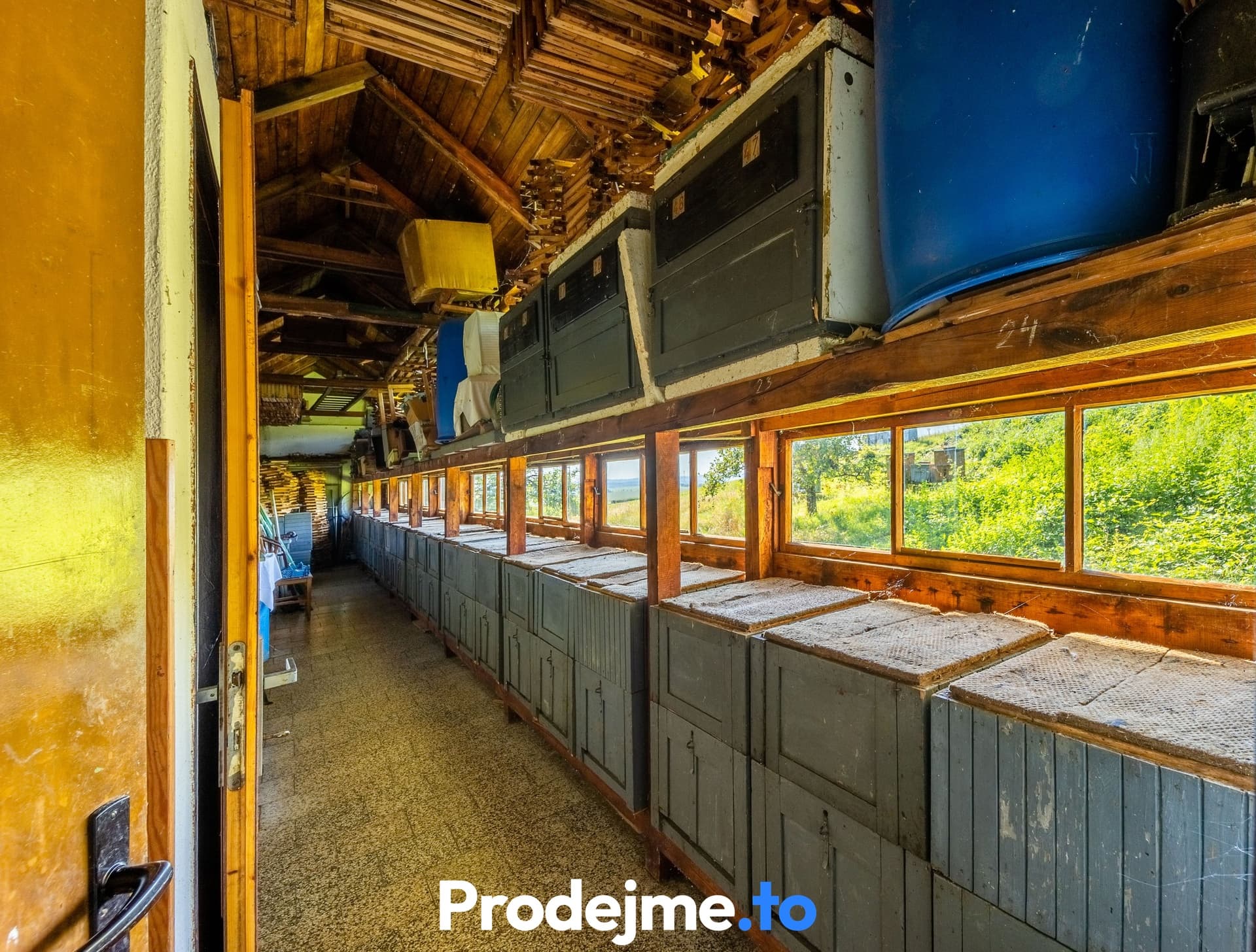 Prodej pozemku se včelínem, 1289m2 - Mikulovice u Znojma