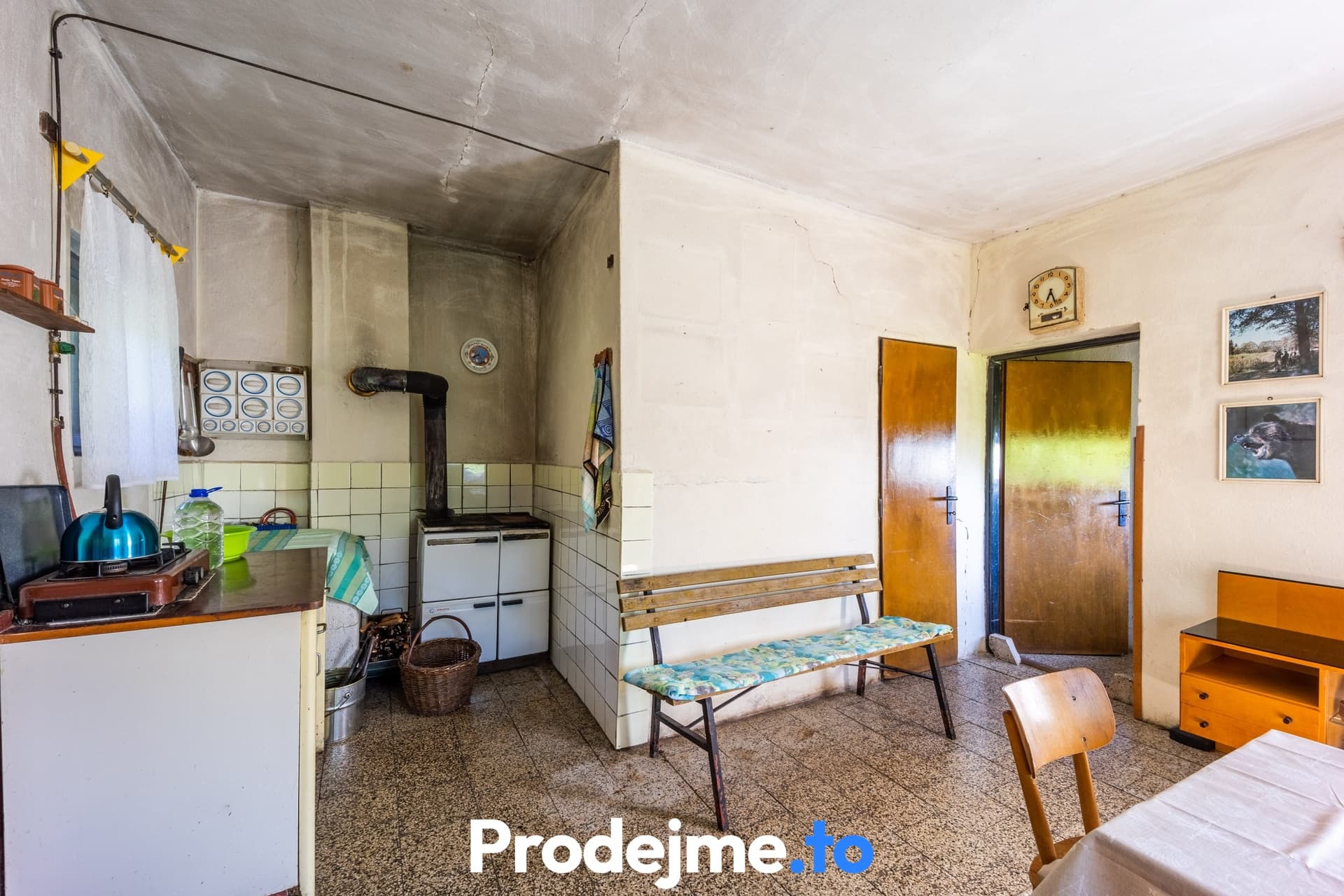 Prodej pozemku se včelínem, 1289m2 - Mikulovice u Znojma