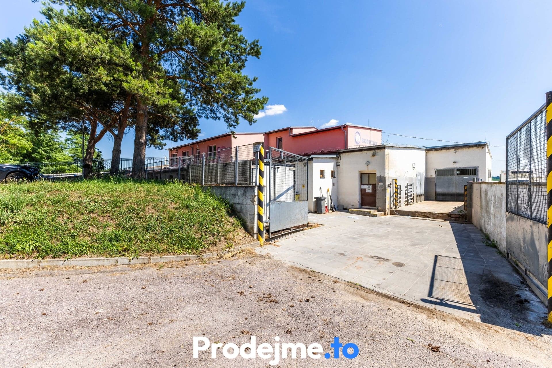 Prodej průmyslového areálu, 1 821 m² - Borotice