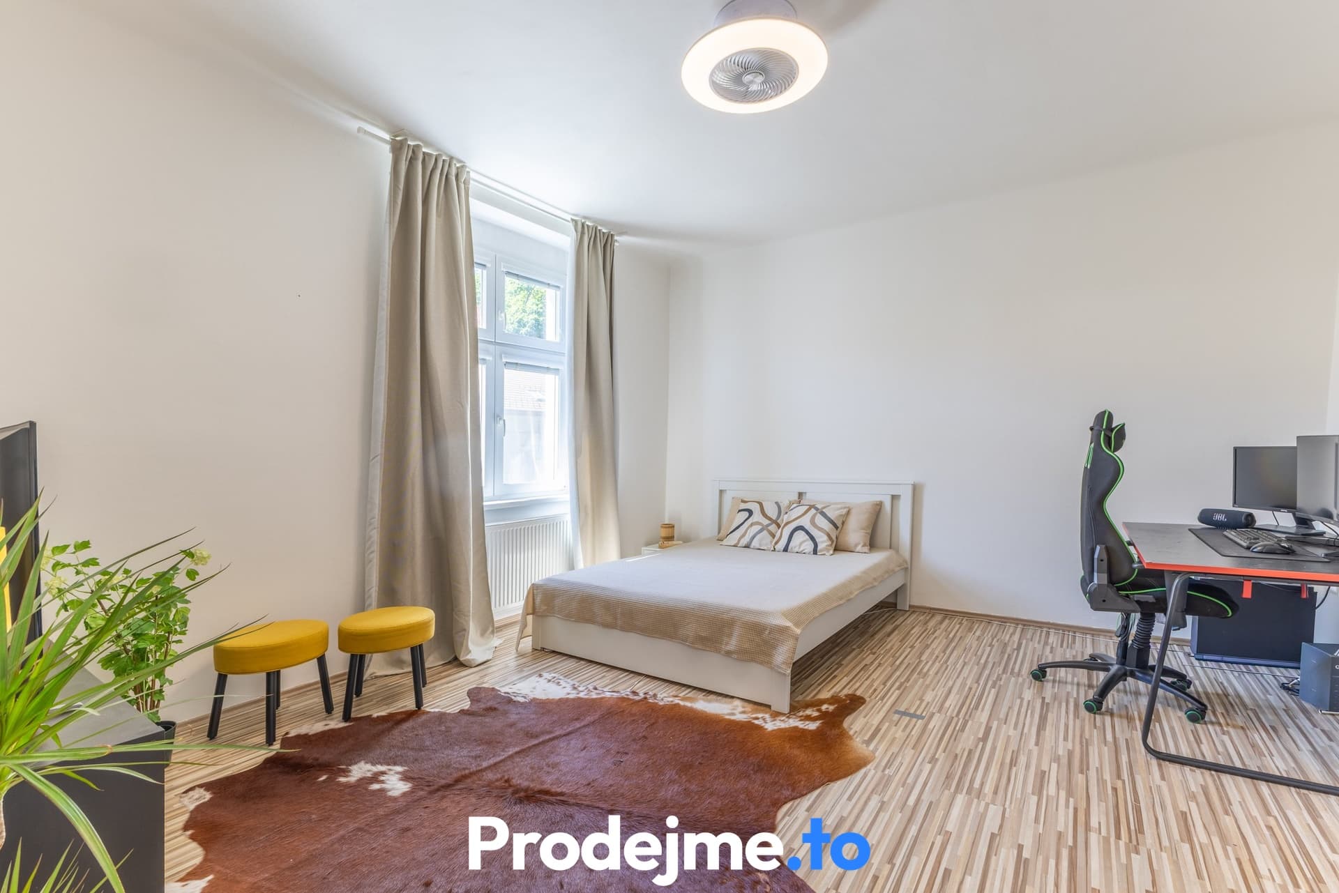 Pronájem bytu 1+1, 34 m² - Bieblova, Smíchov - Praha 5