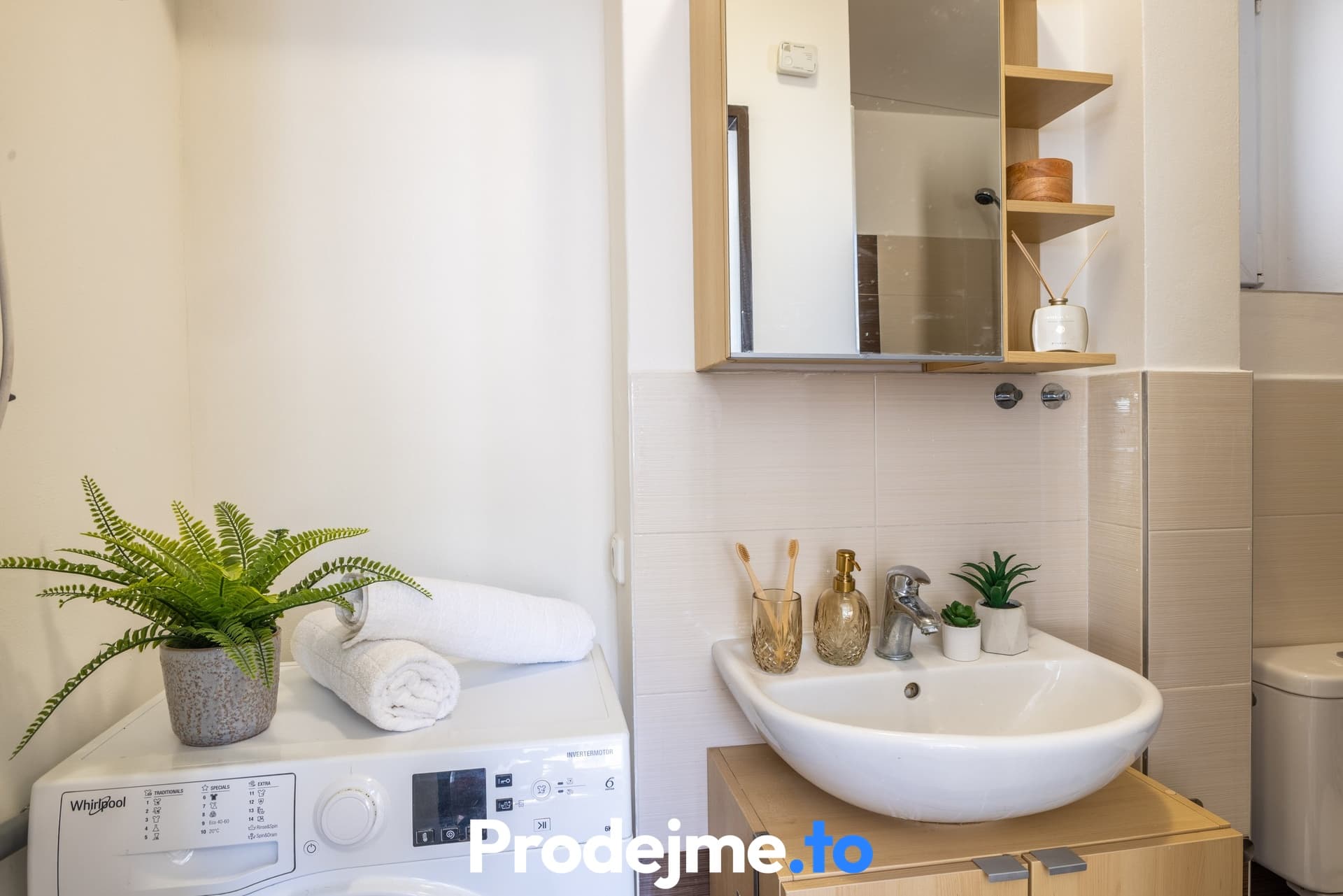 Pronájem bytu 1+1, 34 m² - Bieblova, Smíchov - Praha 5