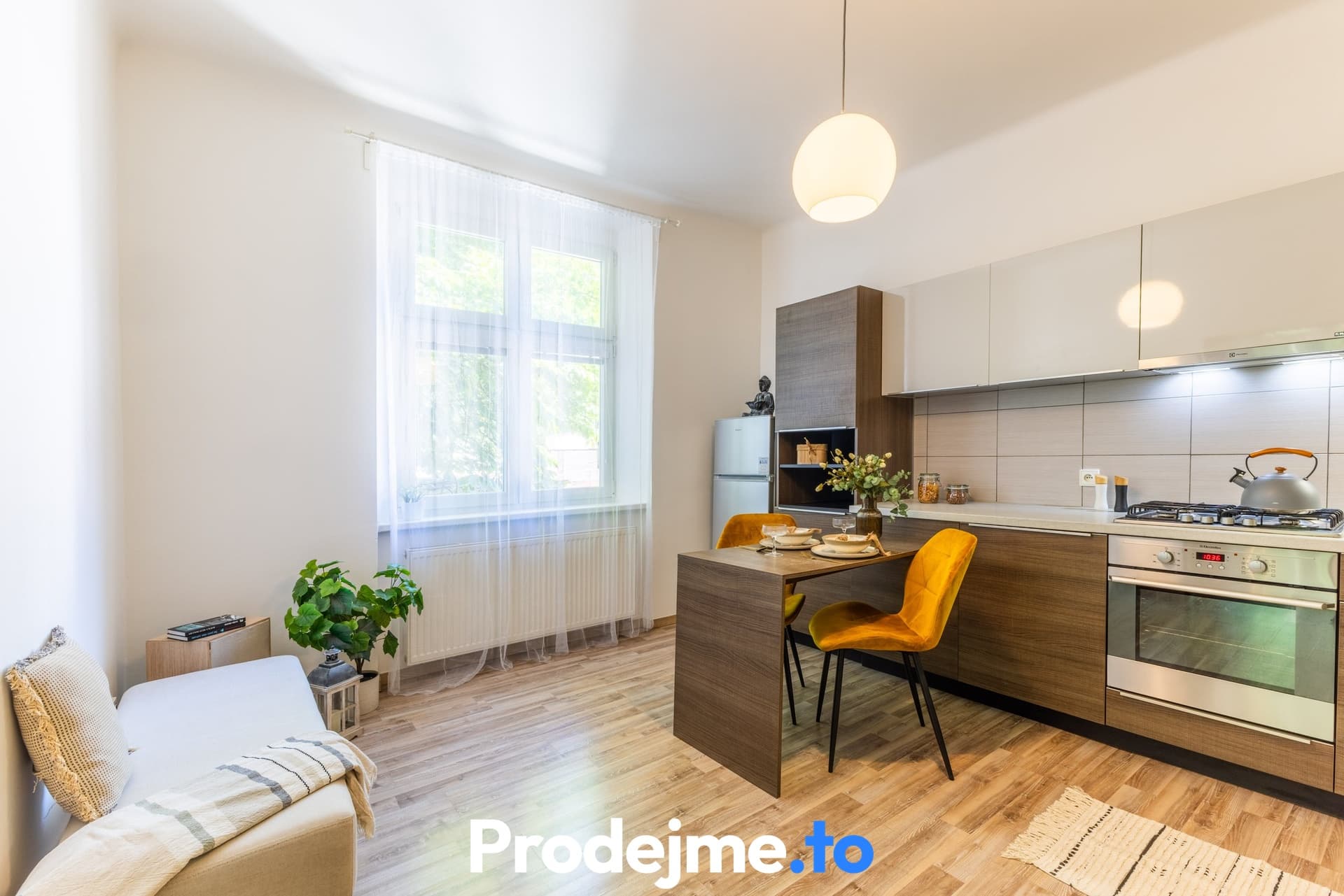 Pronájem bytu 1+1, 42 m2 - Bieblova, Smíchov - Praha 5