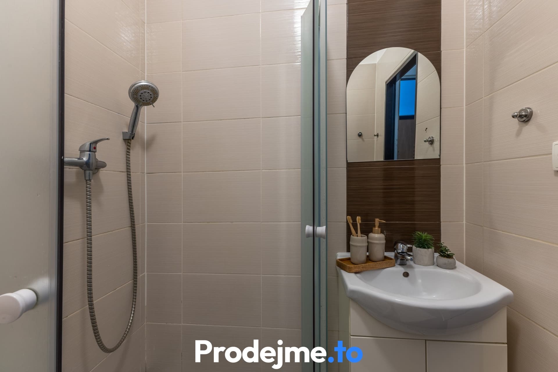 Pronájem bytu 1+1, 42 m2 - Bieblova, Smíchov - Praha 5