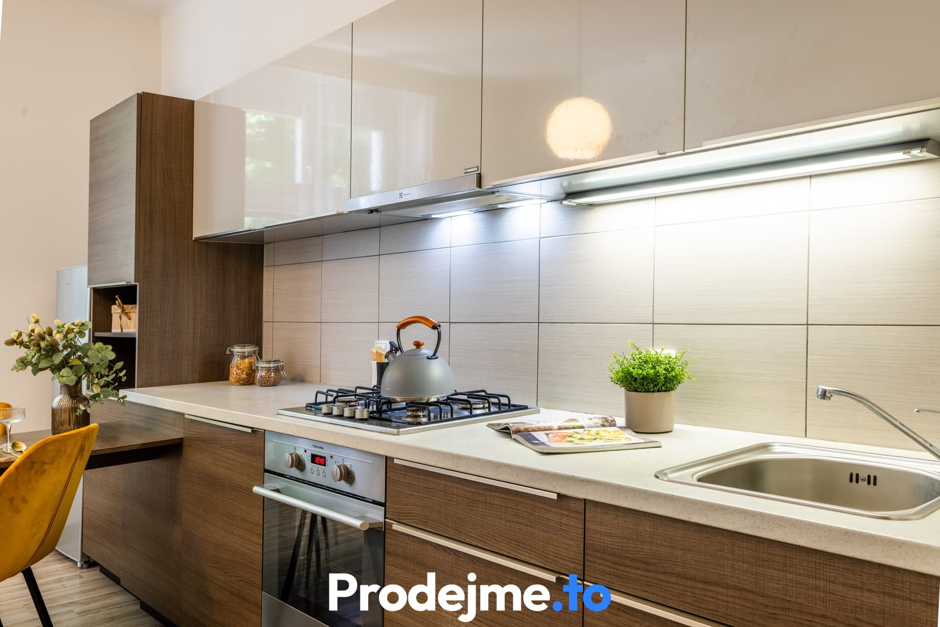 Pronájem bytu 1+1, 42 m2 - Bieblova, Smíchov - Praha 5