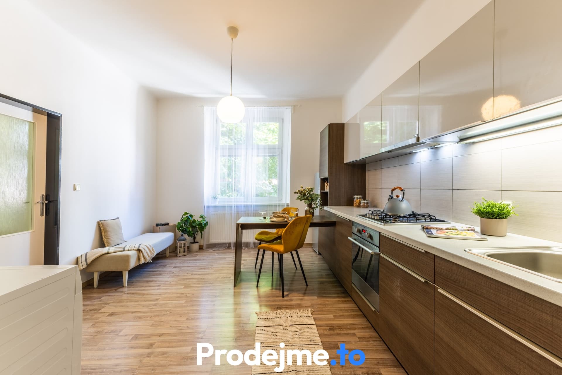 Pronájem bytu 1+1, 42 m2 - Bieblova, Smíchov - Praha 5