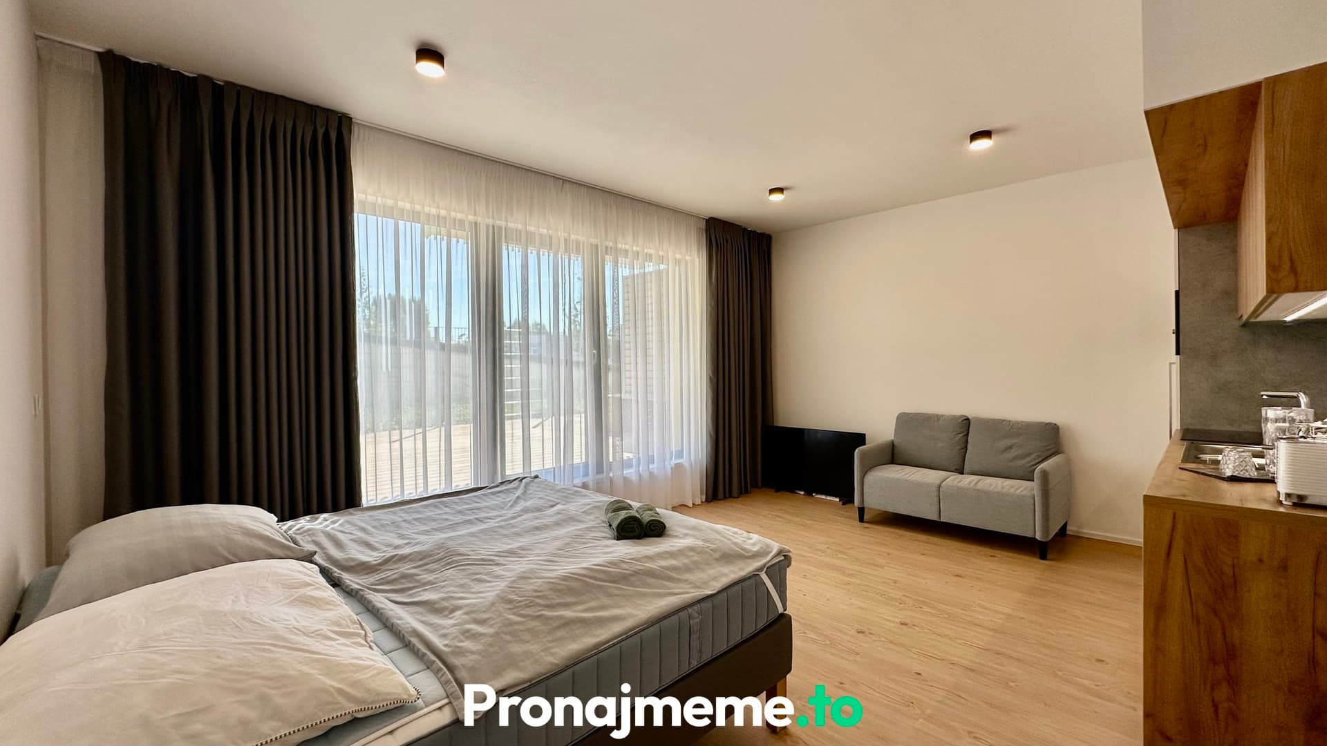 Pronájem bytu 1+kk 36 m², s terasou - Znojmo