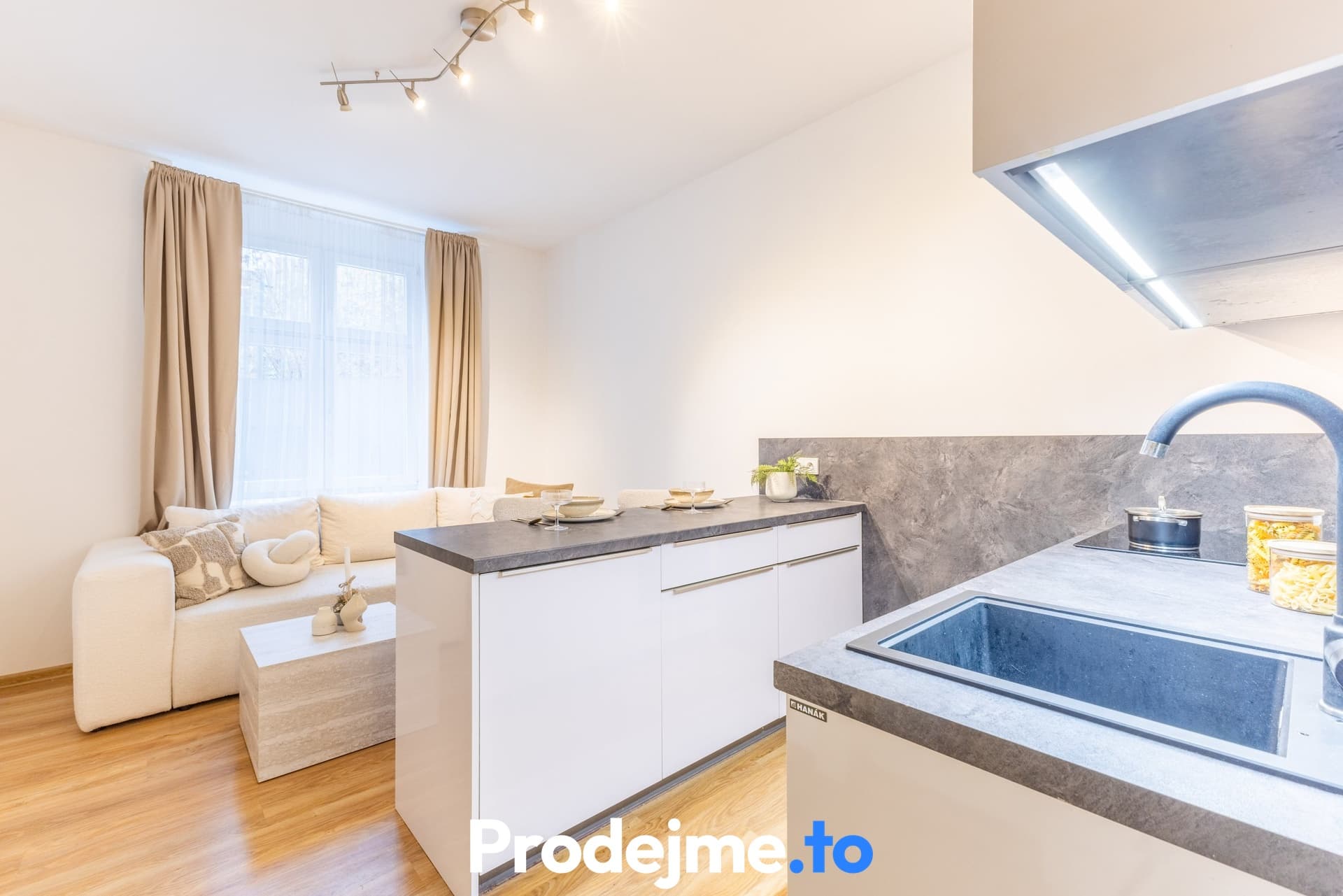 Pronájem bytu 2+1, 58 m² - Bieblova, Praha - Smíchov