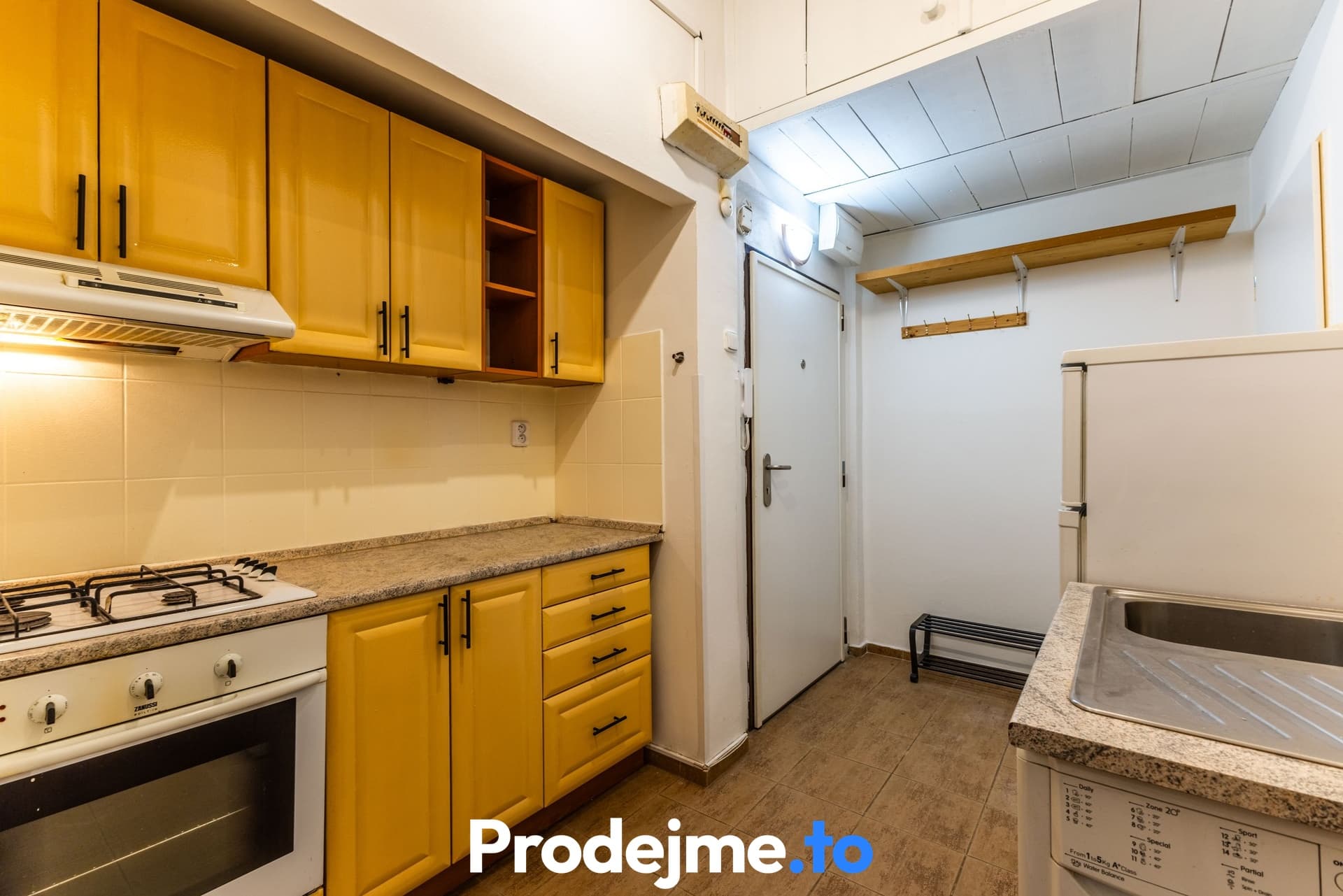 Pronájem bytu 2+kk, 41 m² - Hartigova, Praha - Žižkov