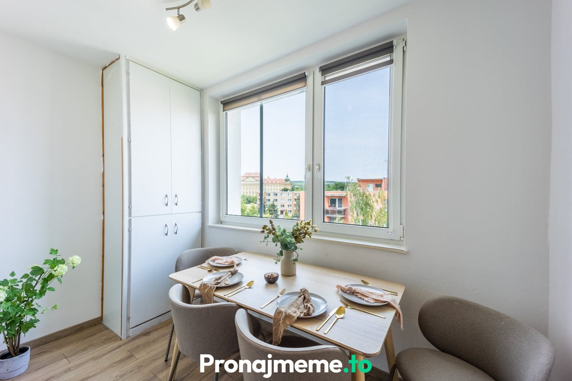 Pronájem bytu 3+1, 56 m² - Dukelských bojovníků, Znojmo