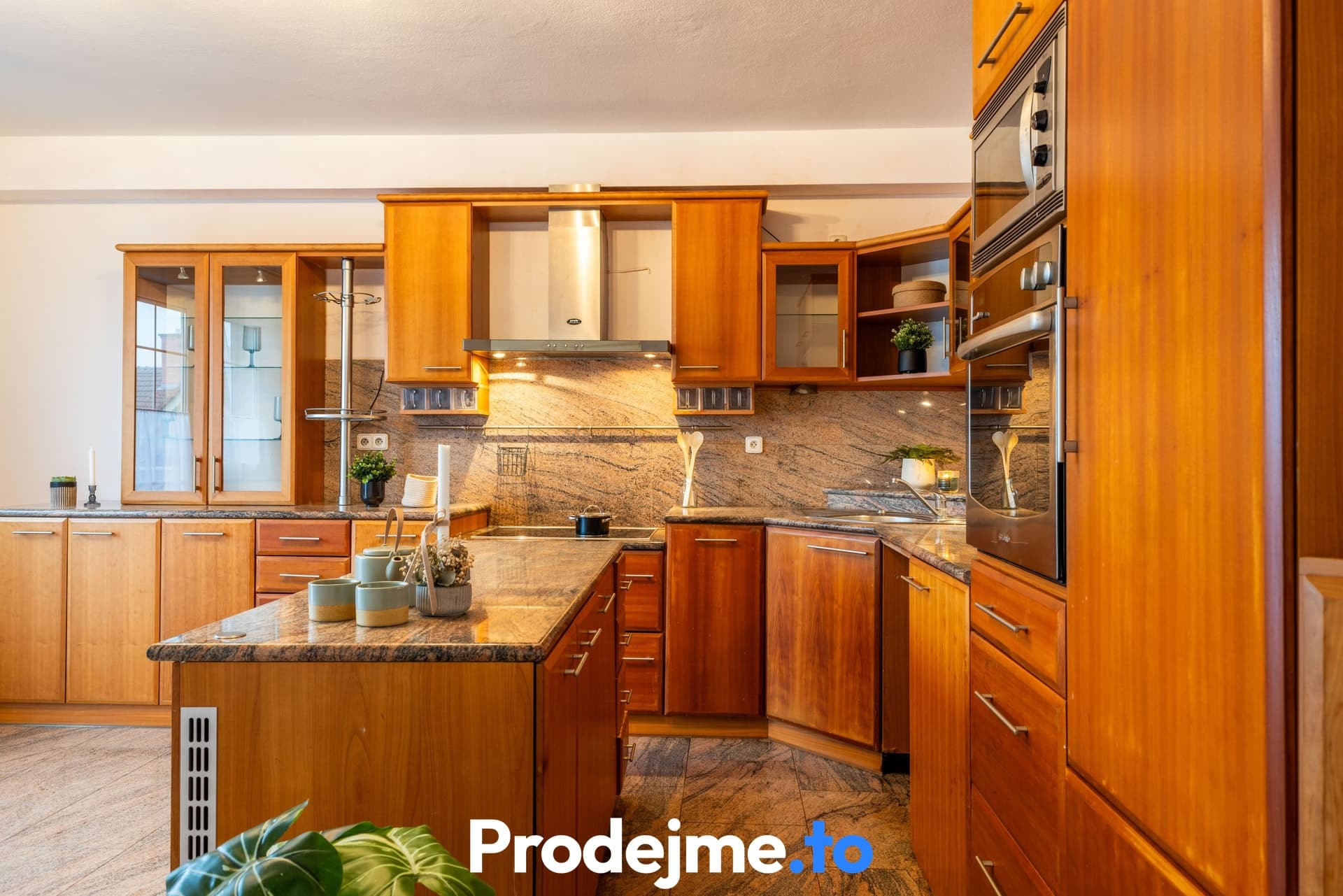 Pronájem bytu 3+1, 95 m² - náměstí Svobody, Znojmo