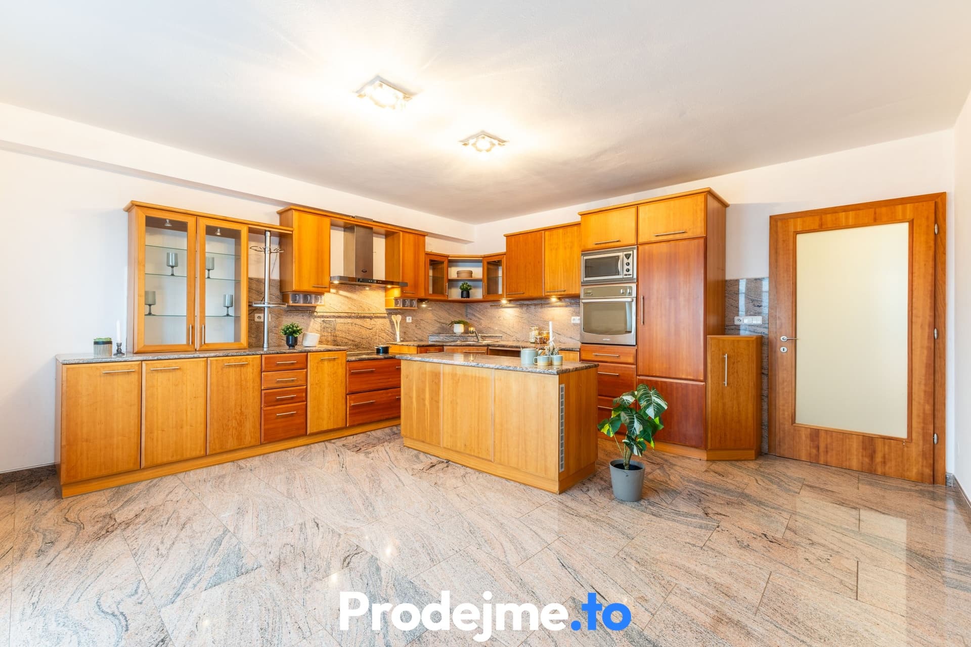 Pronájem bytu 3+1, 95 m² - náměstí Svobody, Znojmo