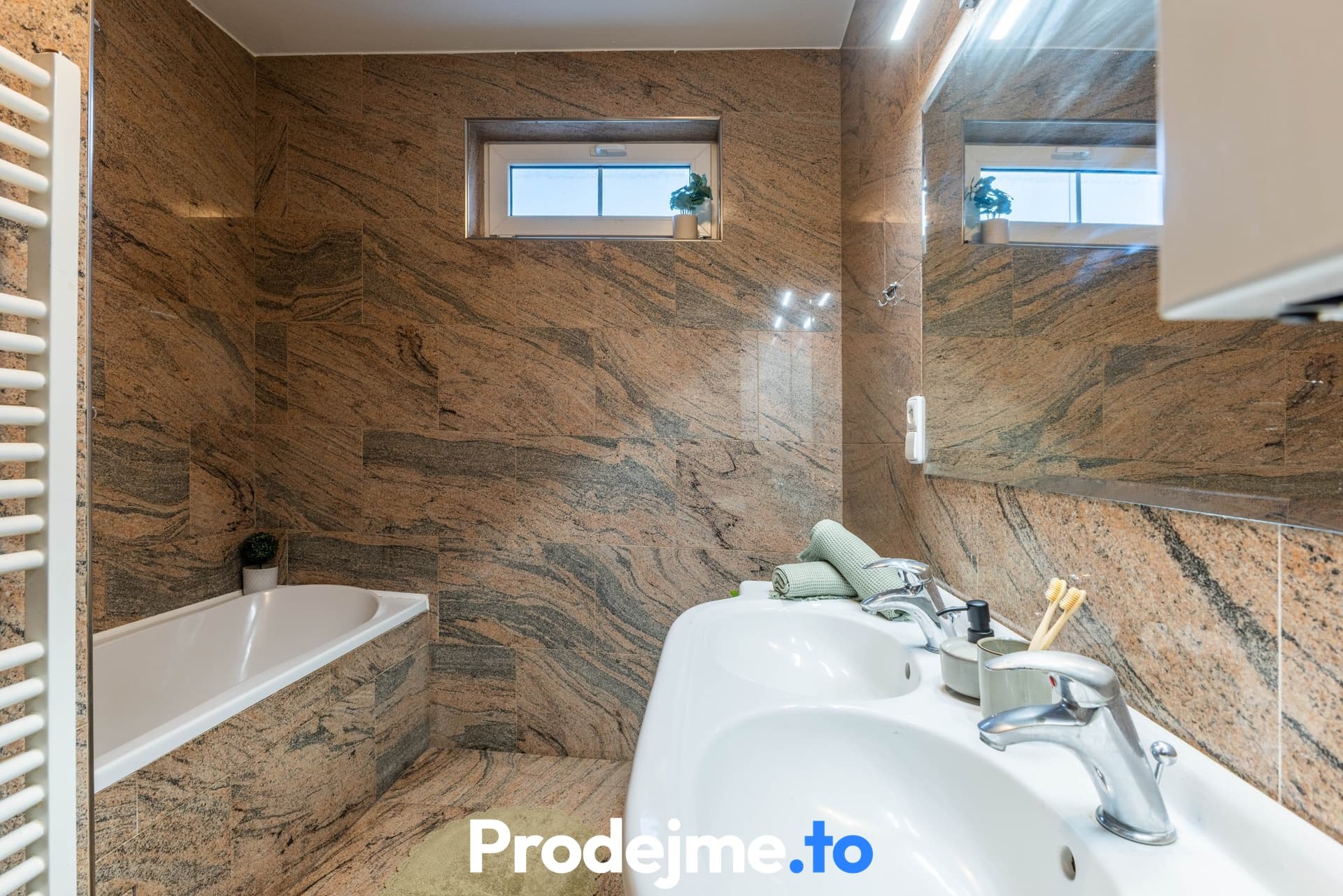 Pronájem bytu 3+1, 95 m² - náměstí Svobody, Znojmo