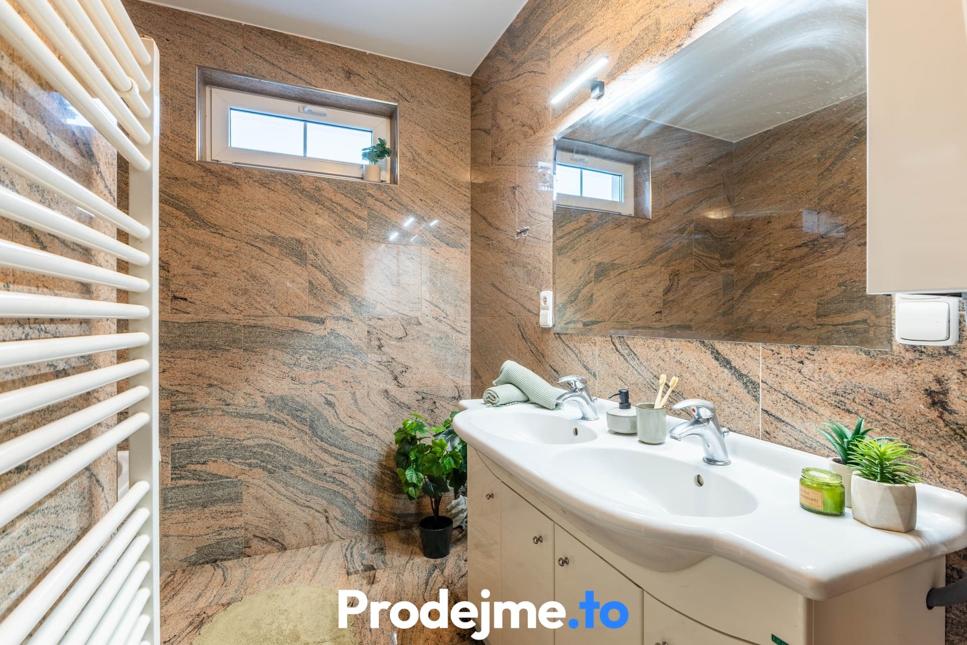 Pronájem bytu 3+1, 95 m² - náměstí Svobody, Znojmo