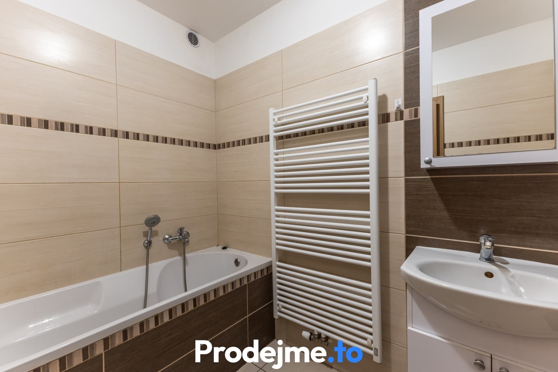 Pronájem bytu 3+1, 65 m² - Na Hrázi, Znojmo