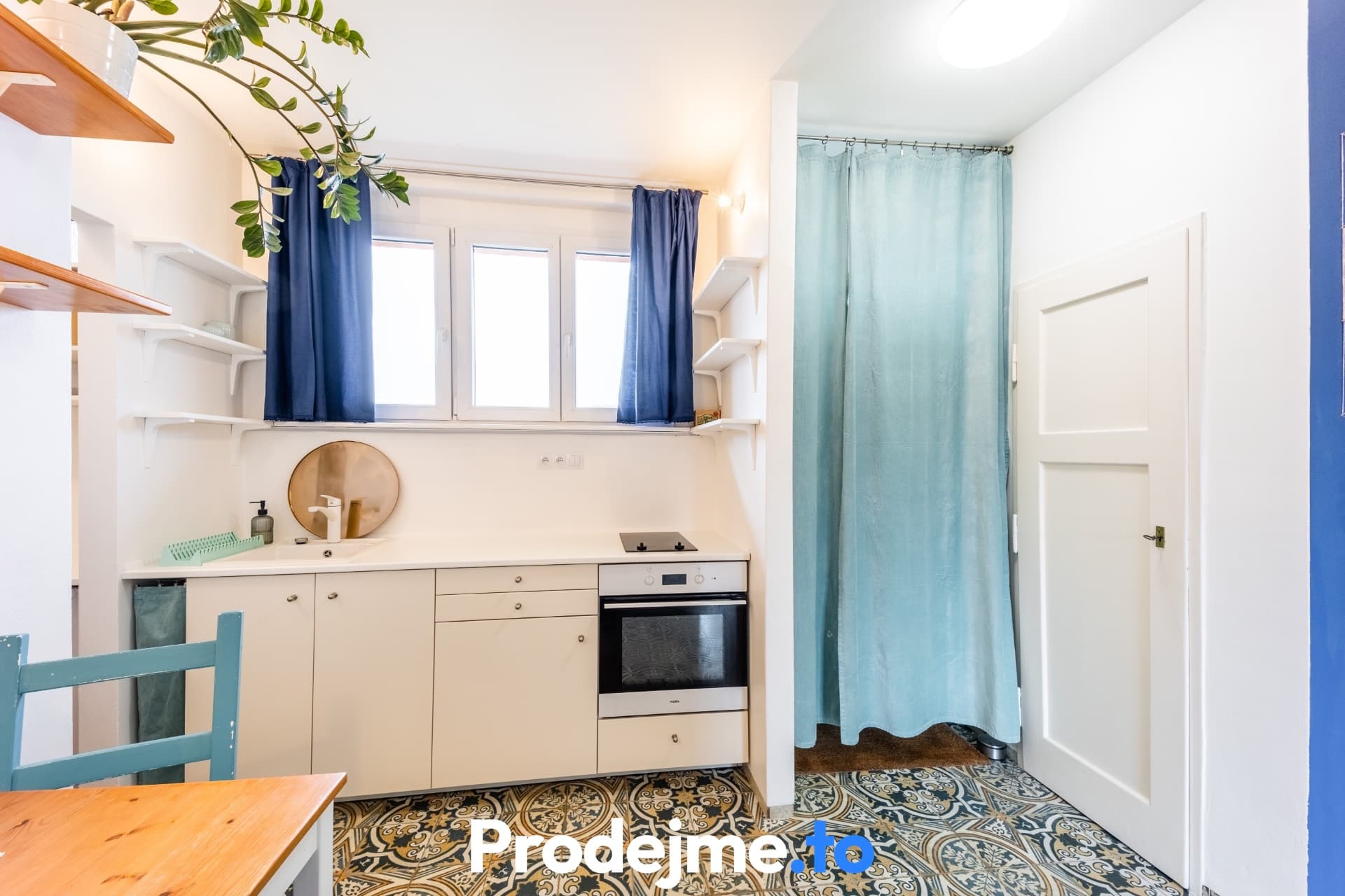 Pronájem bytu 1+1, 44 m2 - U školičky, Praha - Libeň