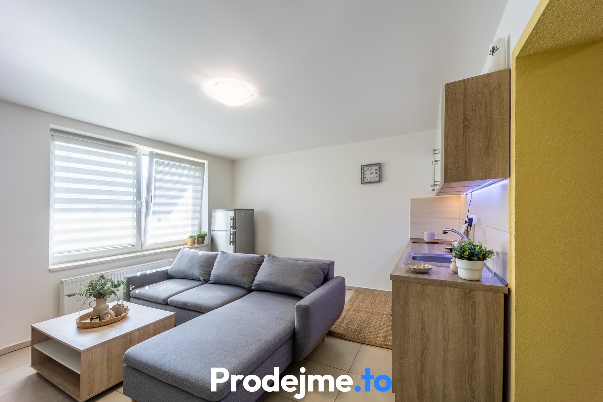 Pronájem bytu 2+kk, 45m2 - Na Hrázi, Znojmo