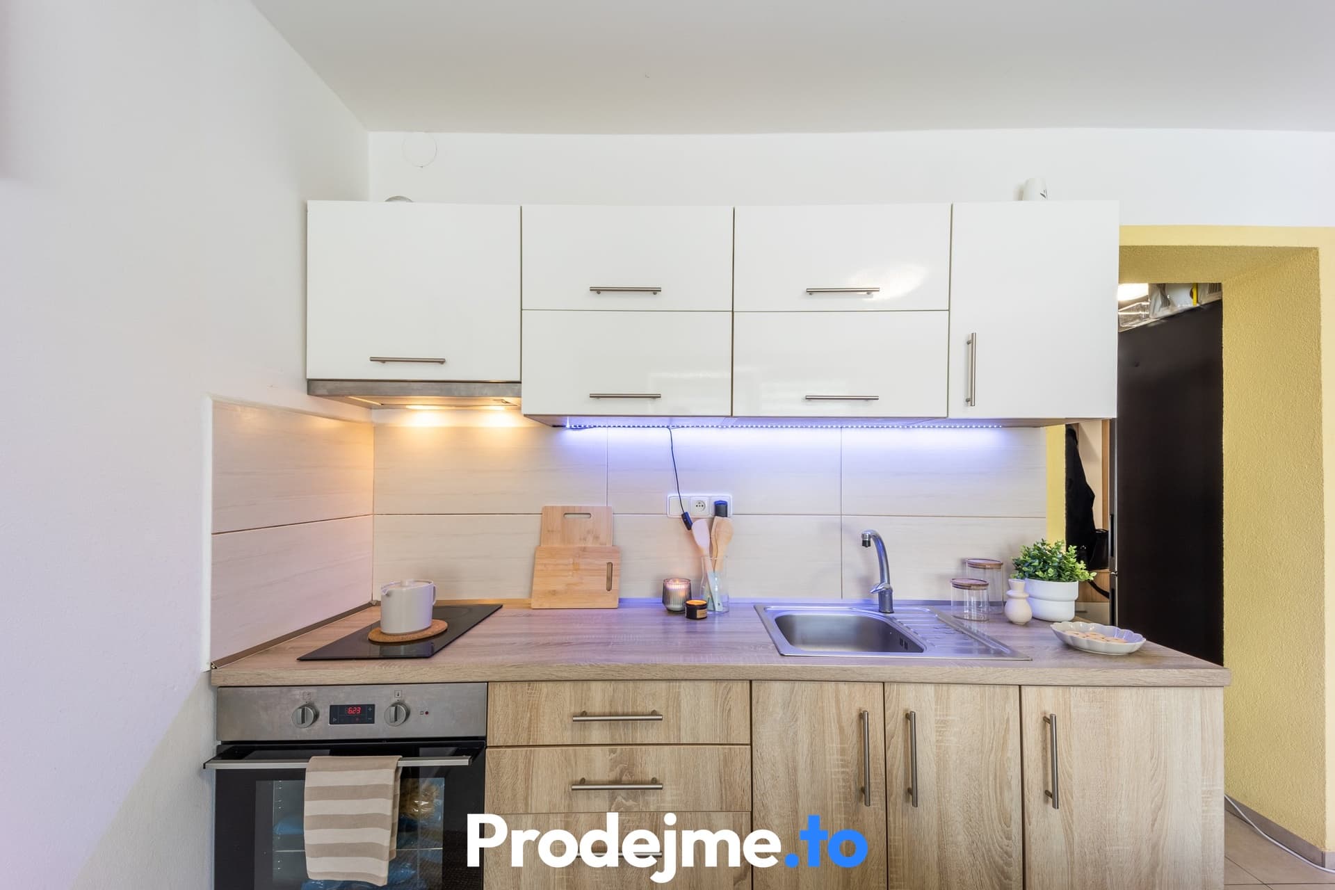 Pronájem bytu 2+kk, 45m2 - Na Hrázi, Znojmo