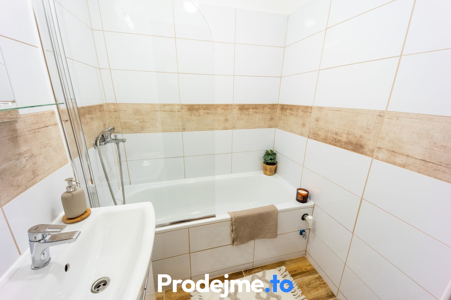 Pronájem bytu 2+kk, 46 m² - Přímětická, Znojmo
