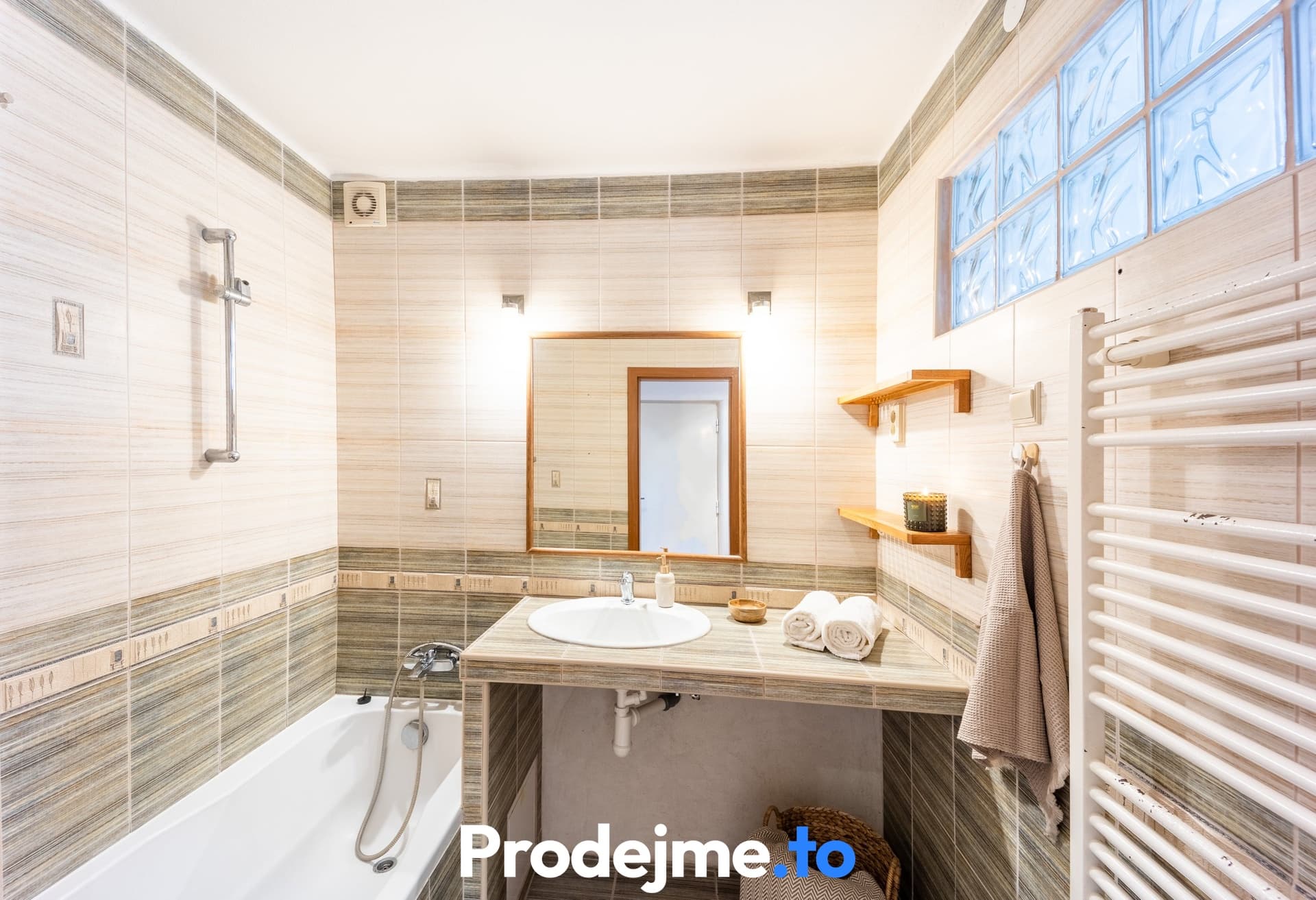 Pronájem bytu 2+kk, 55 m² - Rudoleckého, Znojmo