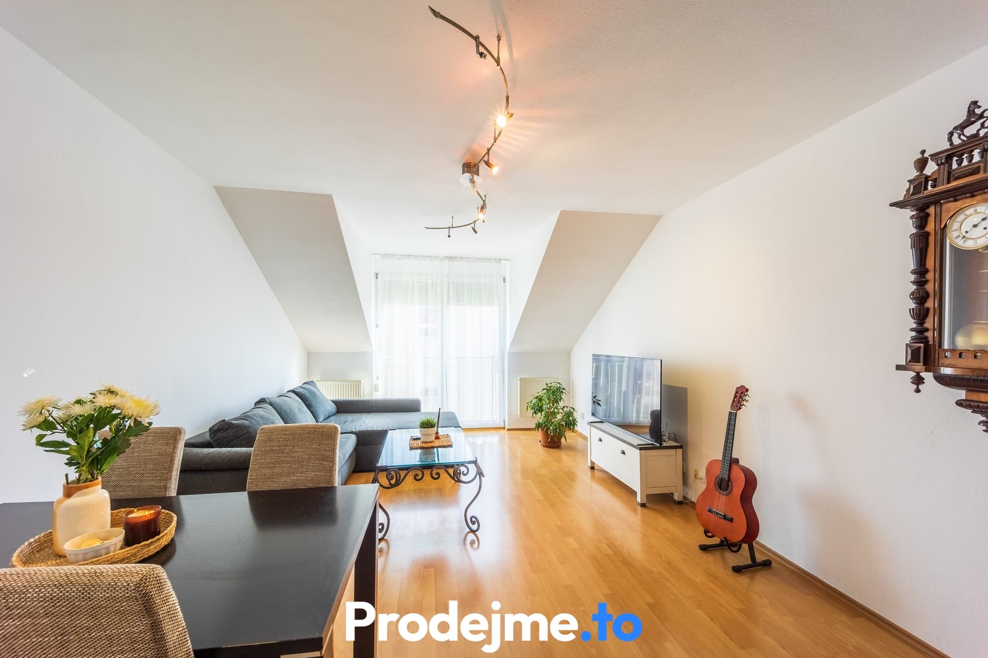 Pronájem bytu 2+kk, 58 m2 - Náměstí Svobody, Znojmo