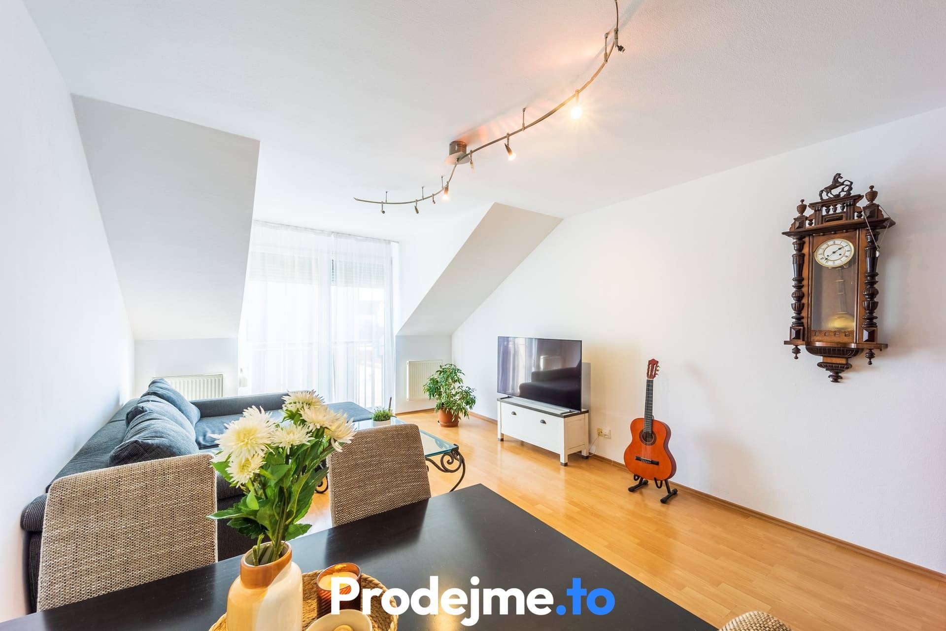 Pronájem bytu 2+kk, 58 m2 - Náměstí Svobody, Znojmo