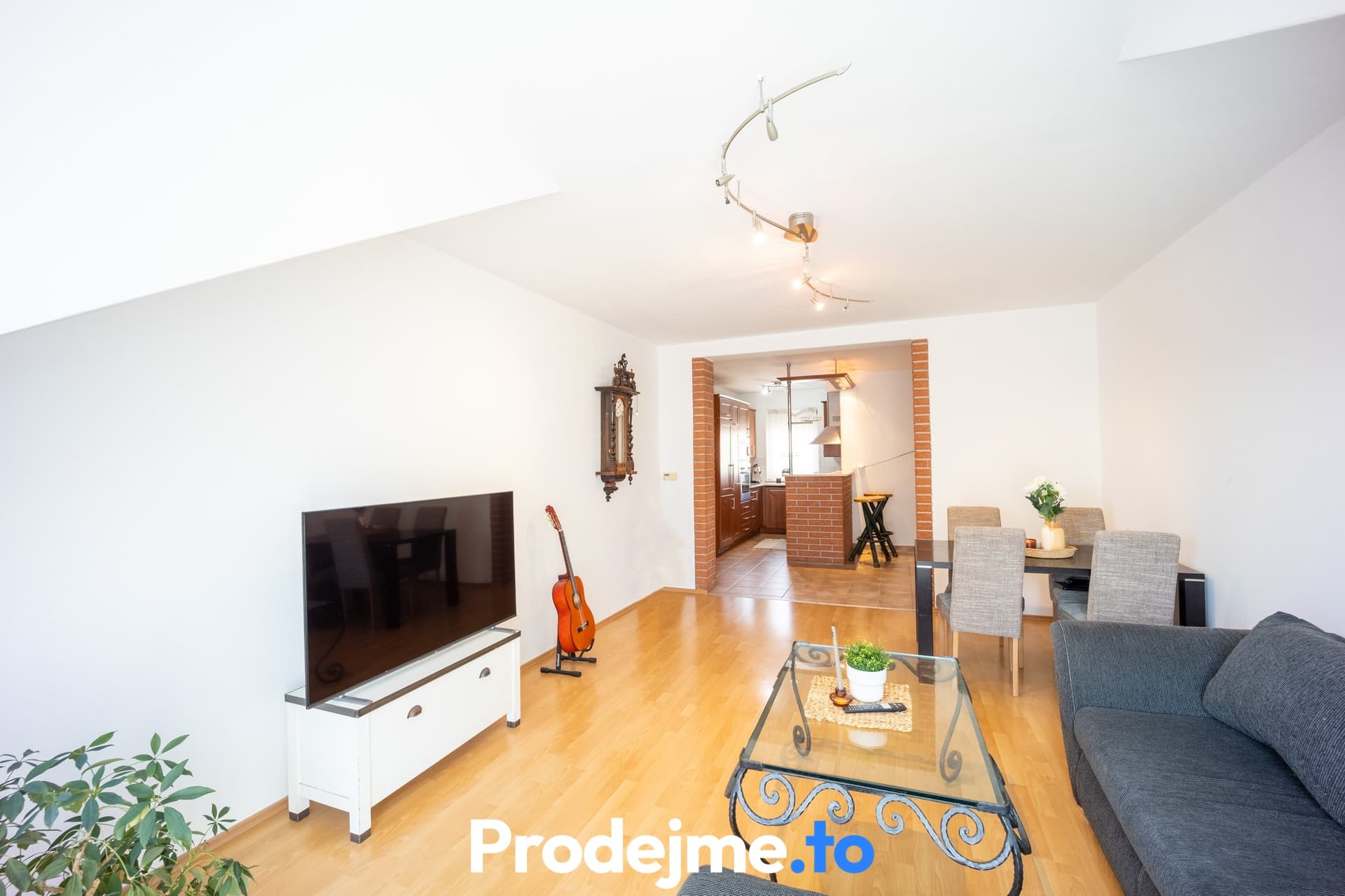 Pronájem bytu 2+kk, 58 m2 - Náměstí Svobody, Znojmo