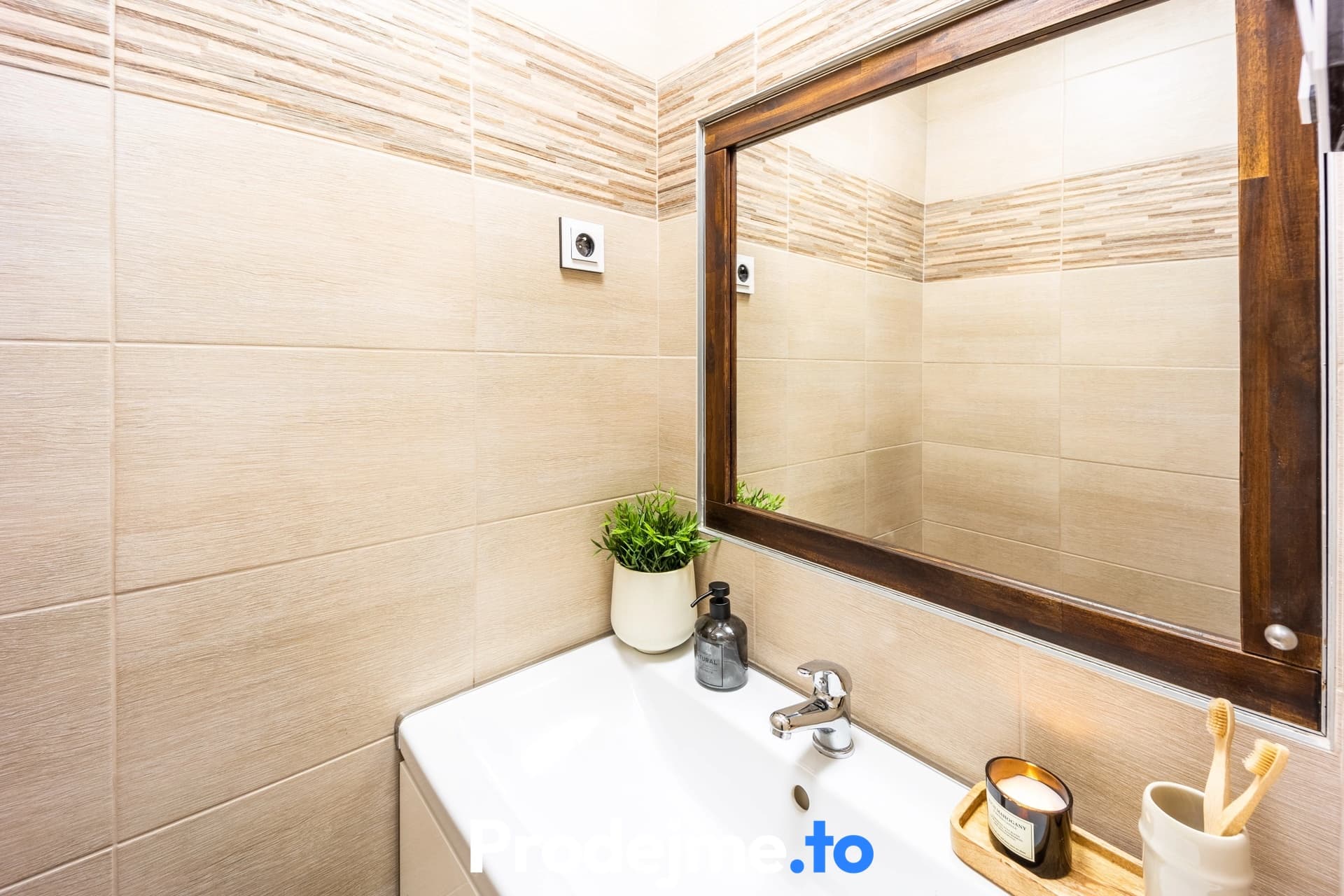 Pronájem bytu 3+1, 69 m² - Horníčkova, Znojmo - Přímětice