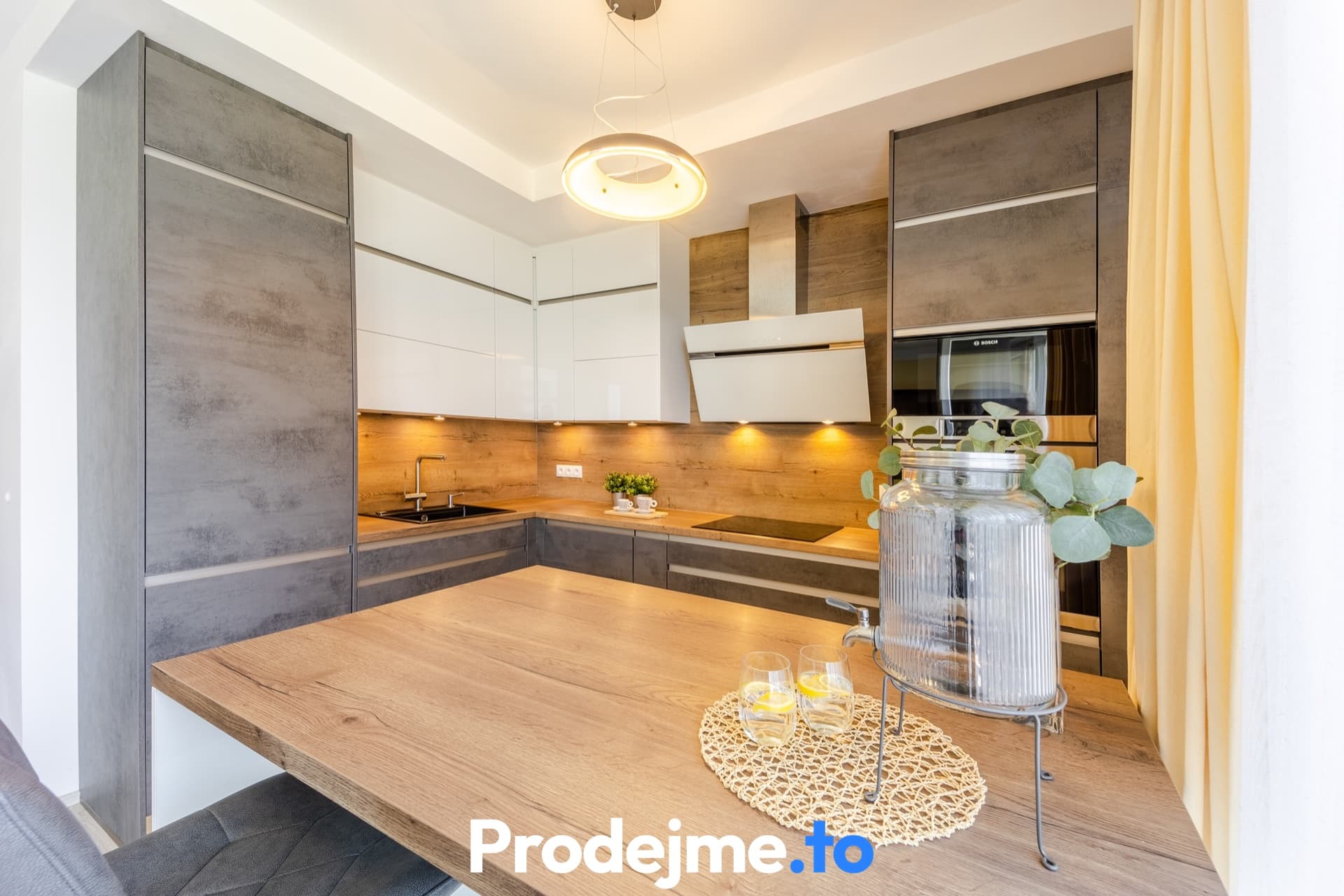 Pronájem bytu 3+kk, 97 m² - Hlučkova, Praha
