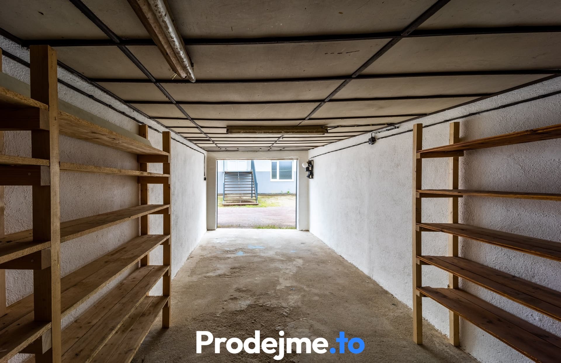 Pronájem garáže 25 m2 - Holandská, Znojmo