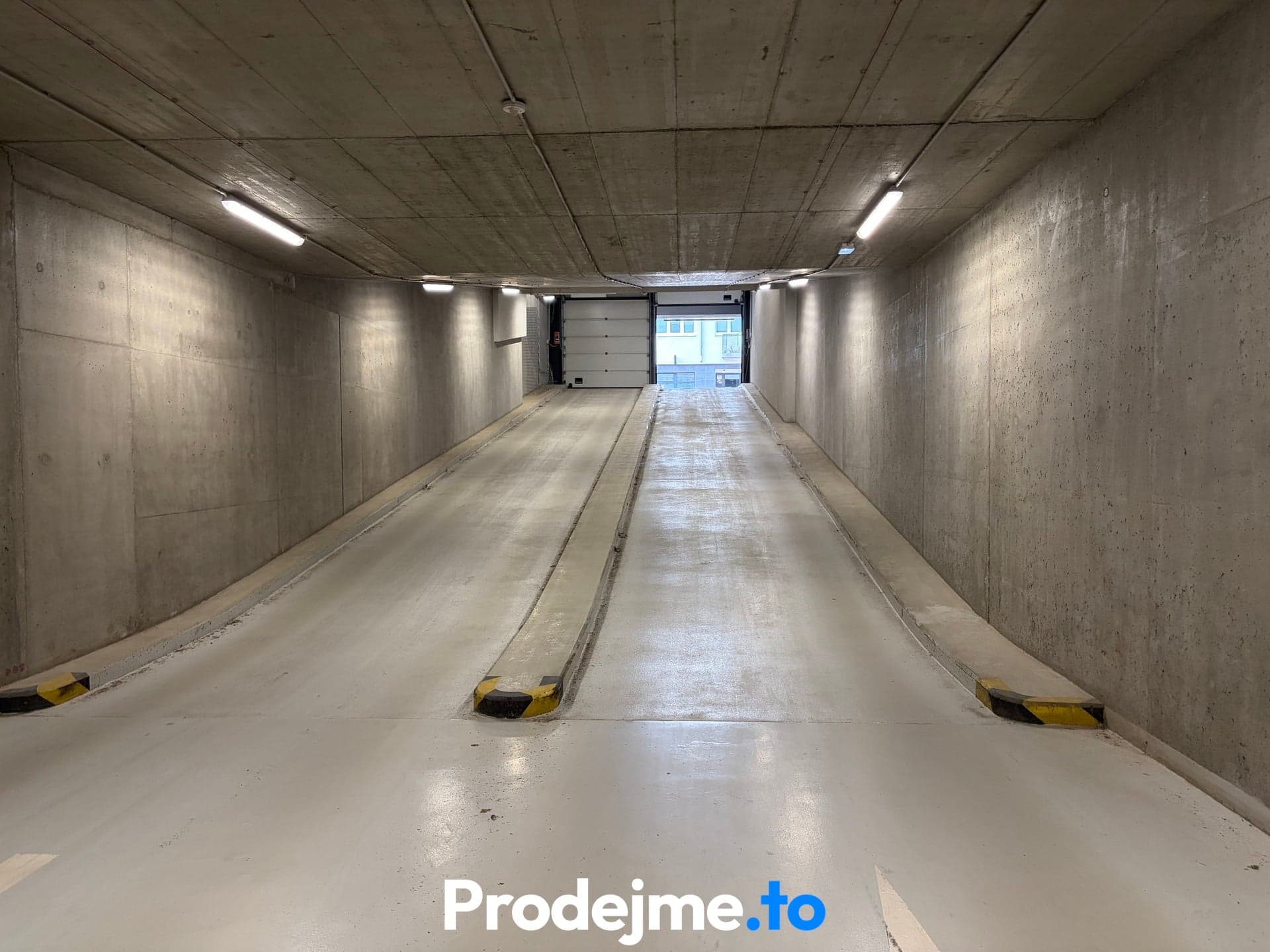 Pronájem garážového stání 17,5 m² - Ponava, Brno